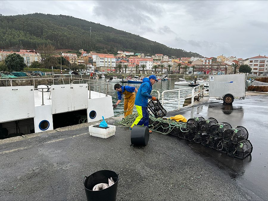 El arte de las nasas es muy común en la ría de Muros y Noia