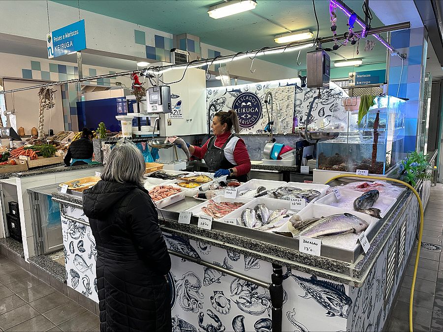 En el mercado de abastos de Porto do Son no notan un descenso en ventas