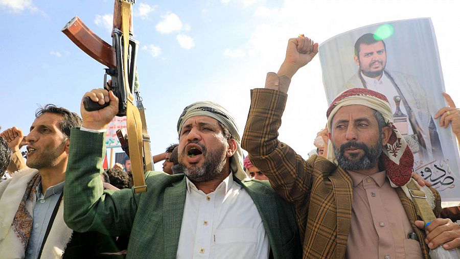 Combatientes hutíes en una manifestación pro-palestina en Yemen