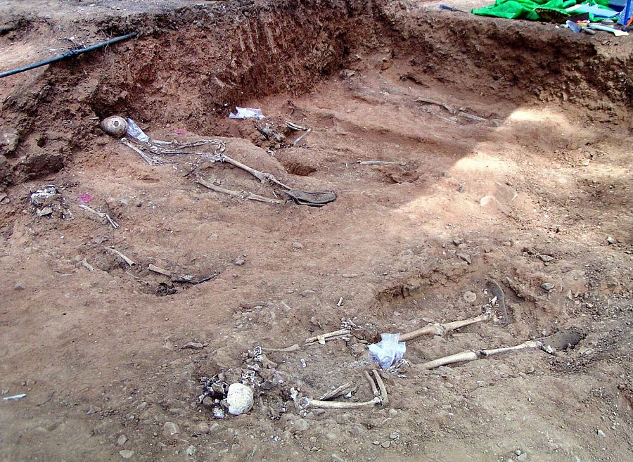 Hallan ocho cadáveres en una fosa común de Cazalla de la Sierra, en Sevilla