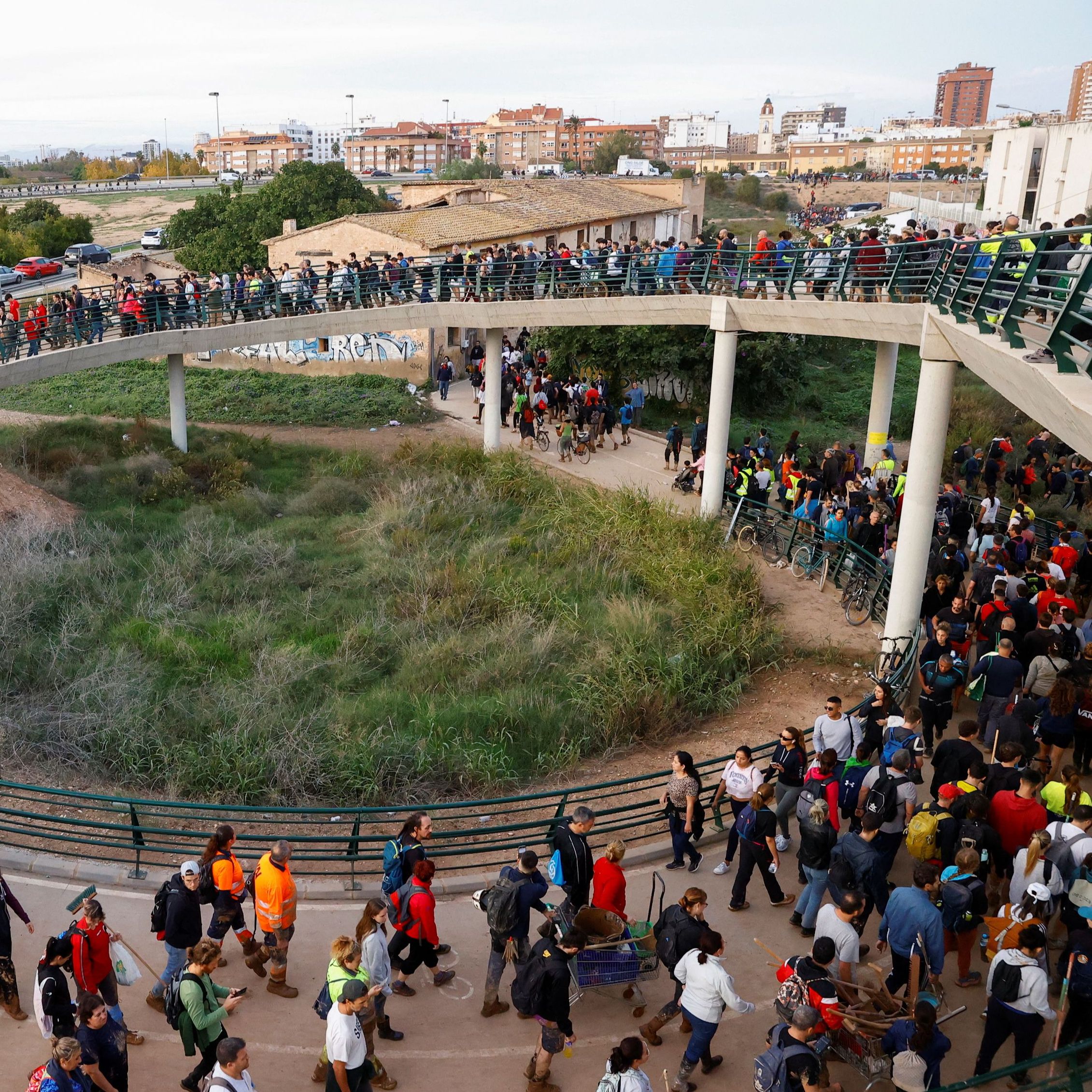 14 horas Fin de semana RNE – Las autoridades piden una solidaridad controlada para que sea eficaz