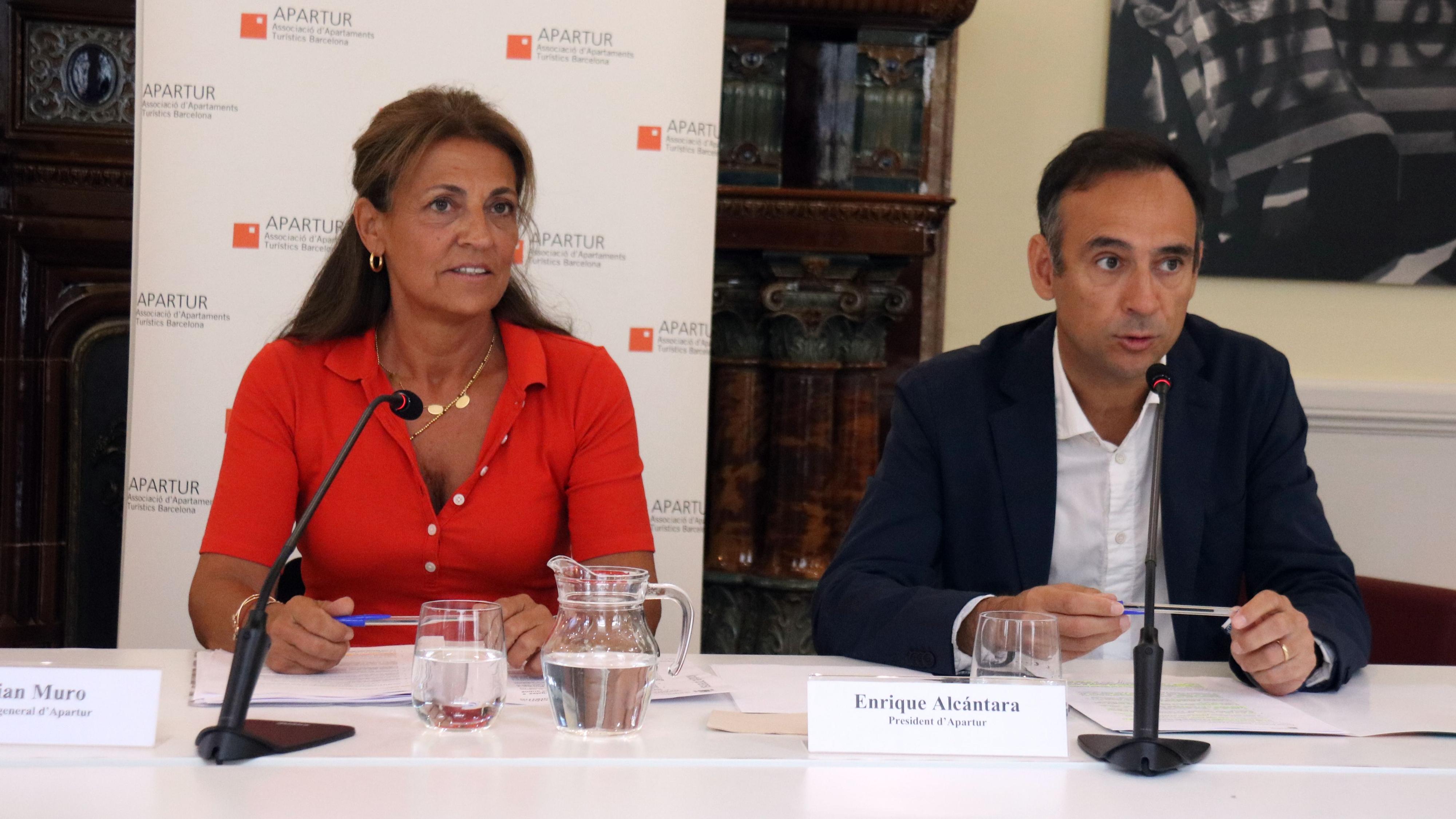 Apartur acusa el govern de voler confondre amb els habitatges il·legals