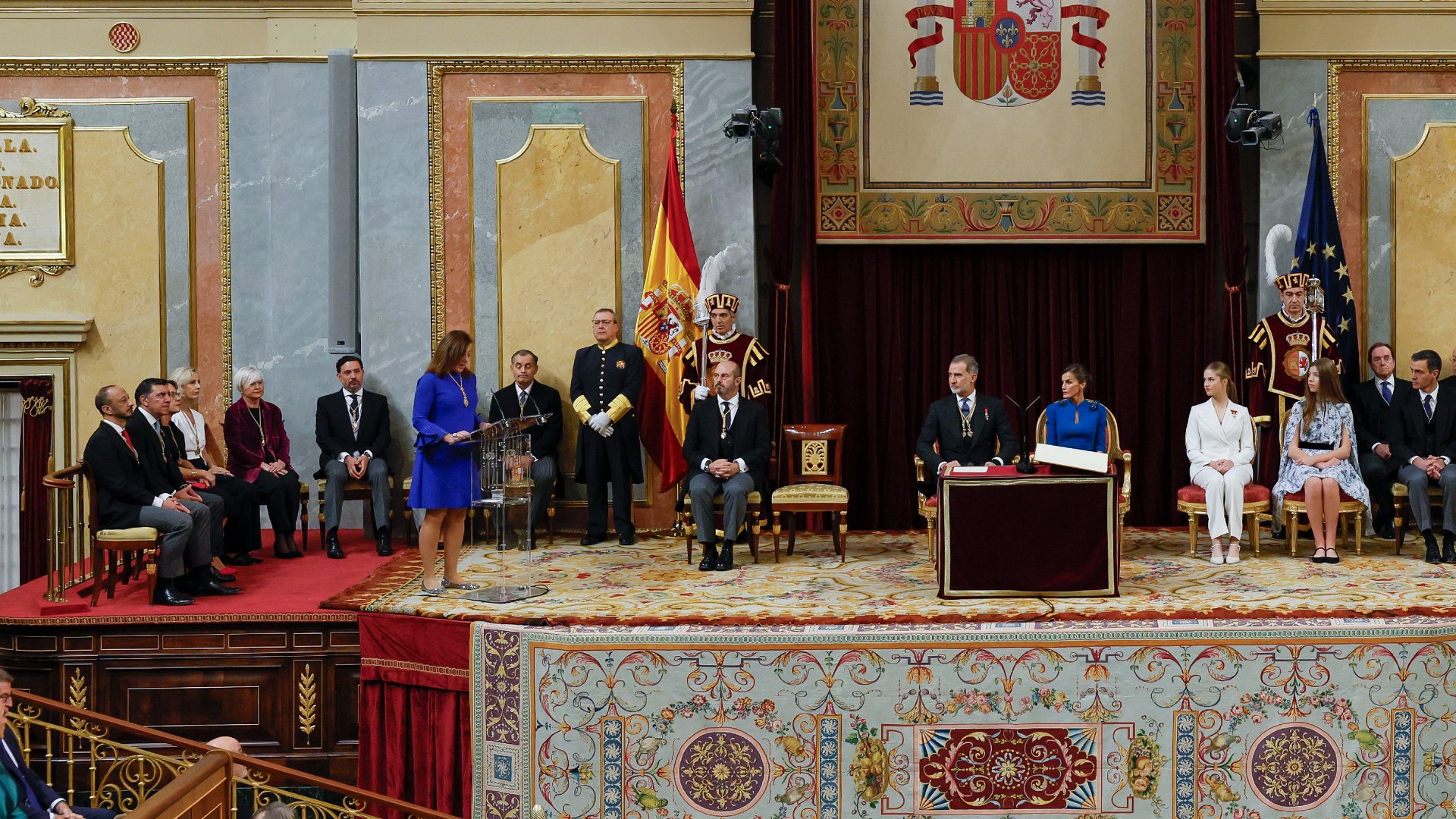 Felipe VI, testigo de las maniobras de combate de la princesa Leonor en  Zaragoza