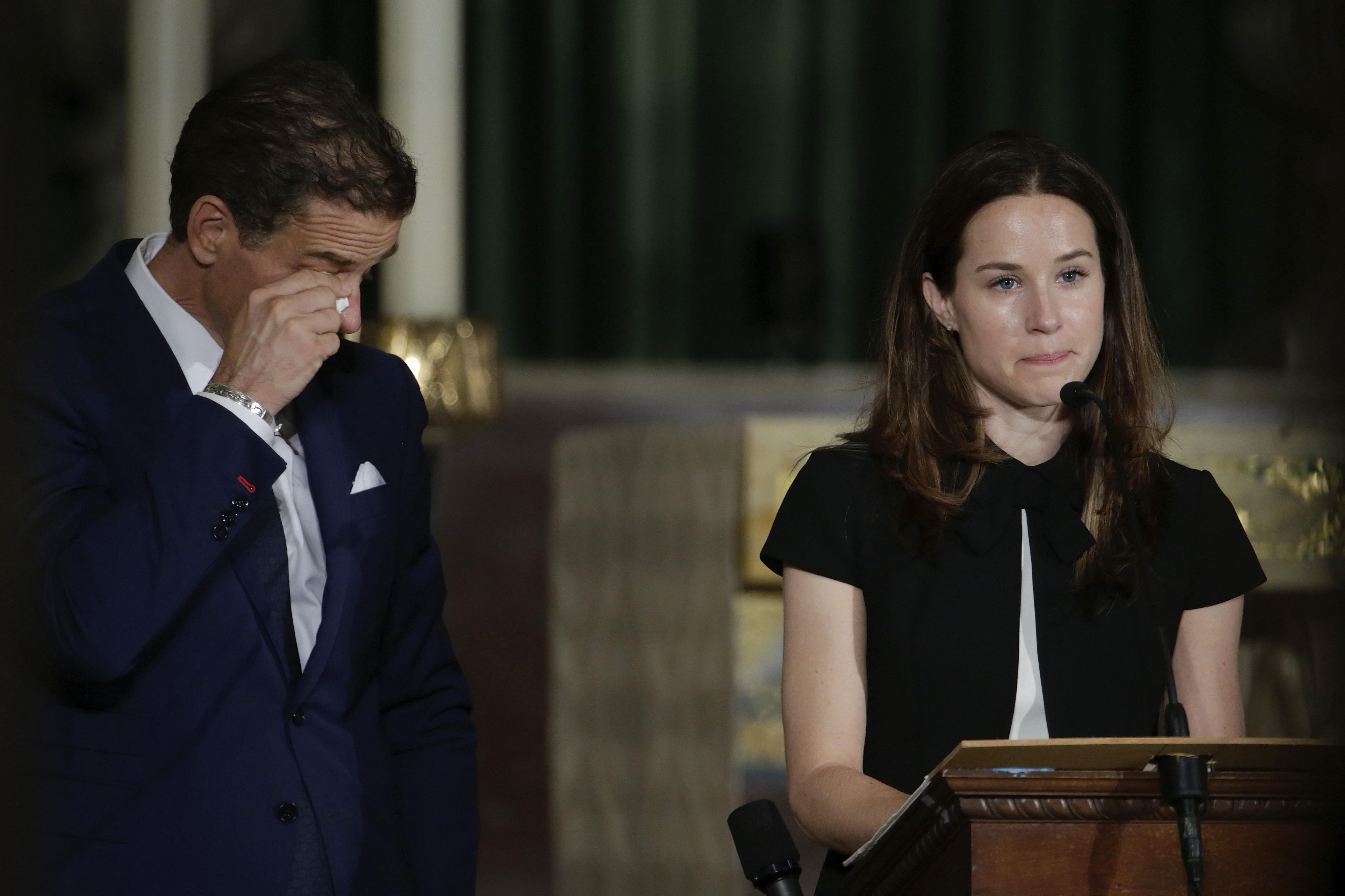Ashley llegeix el panegíric del seu germà Beau davant les llàgrimes de Hunter Biden