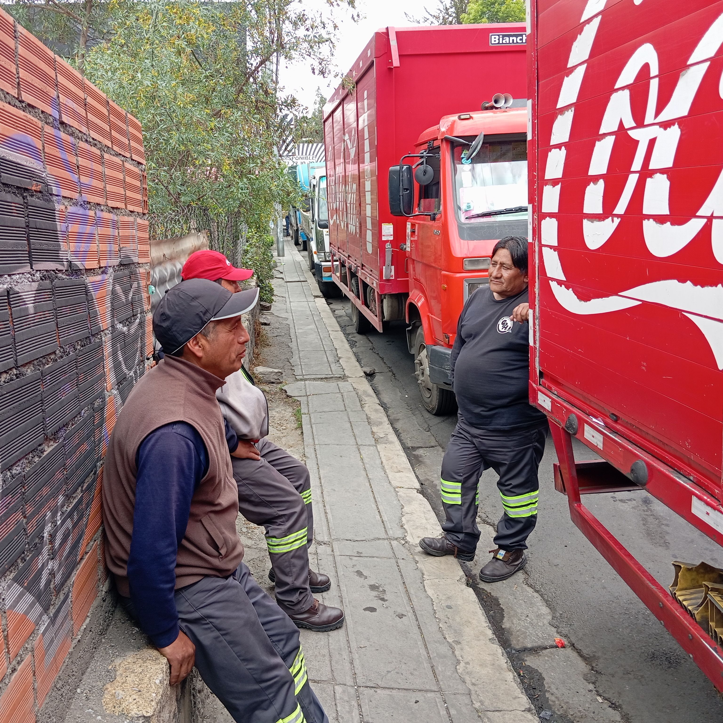 Bolivia llega a la segunda vuelta de las elecciones presidenciales en una de las peores crisis económicas que se recuerda
