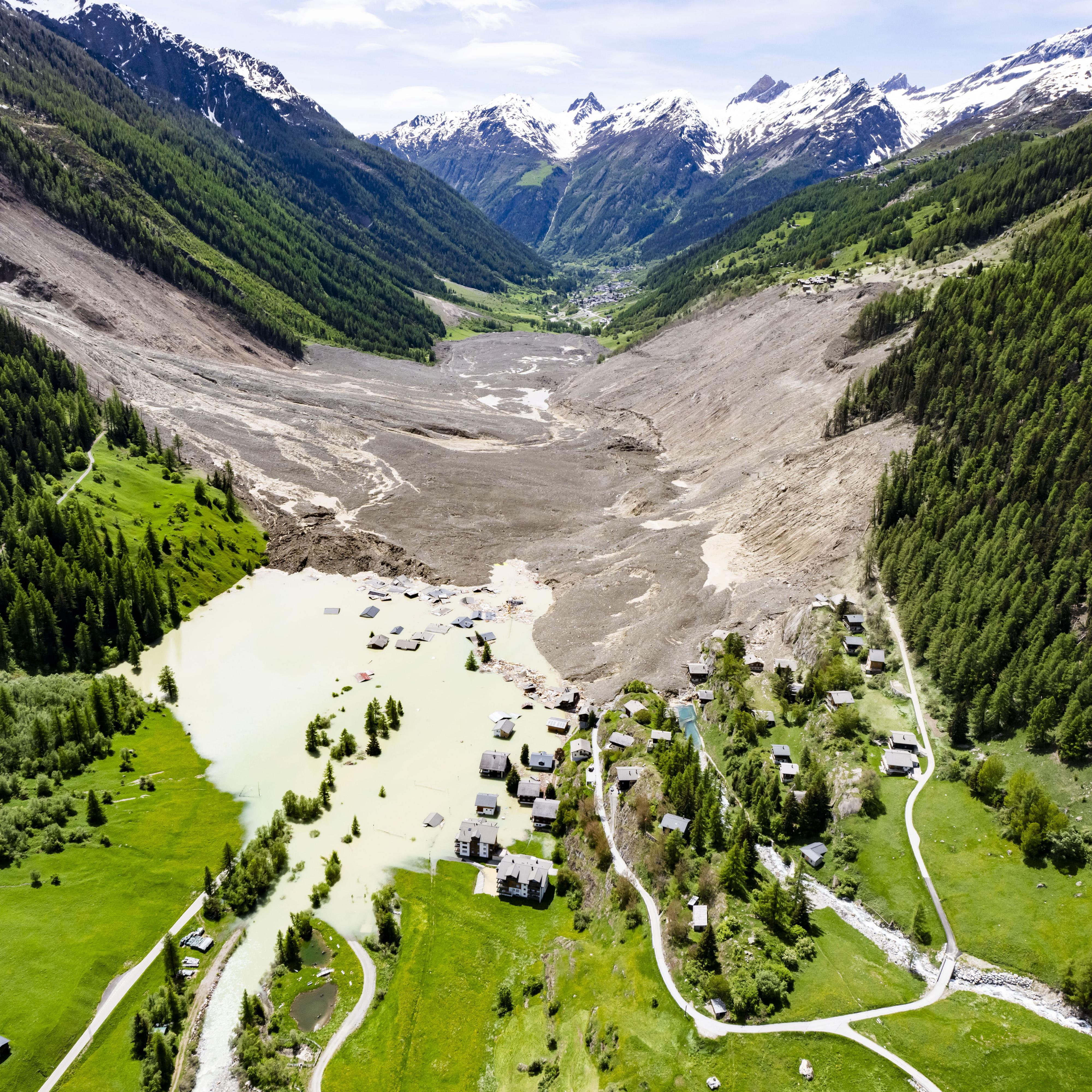 Canal Europa – Un glaciar sepulta el pueblo de Blatten. El deshielo de los Alpes se cobra otra victima – 30/05/25