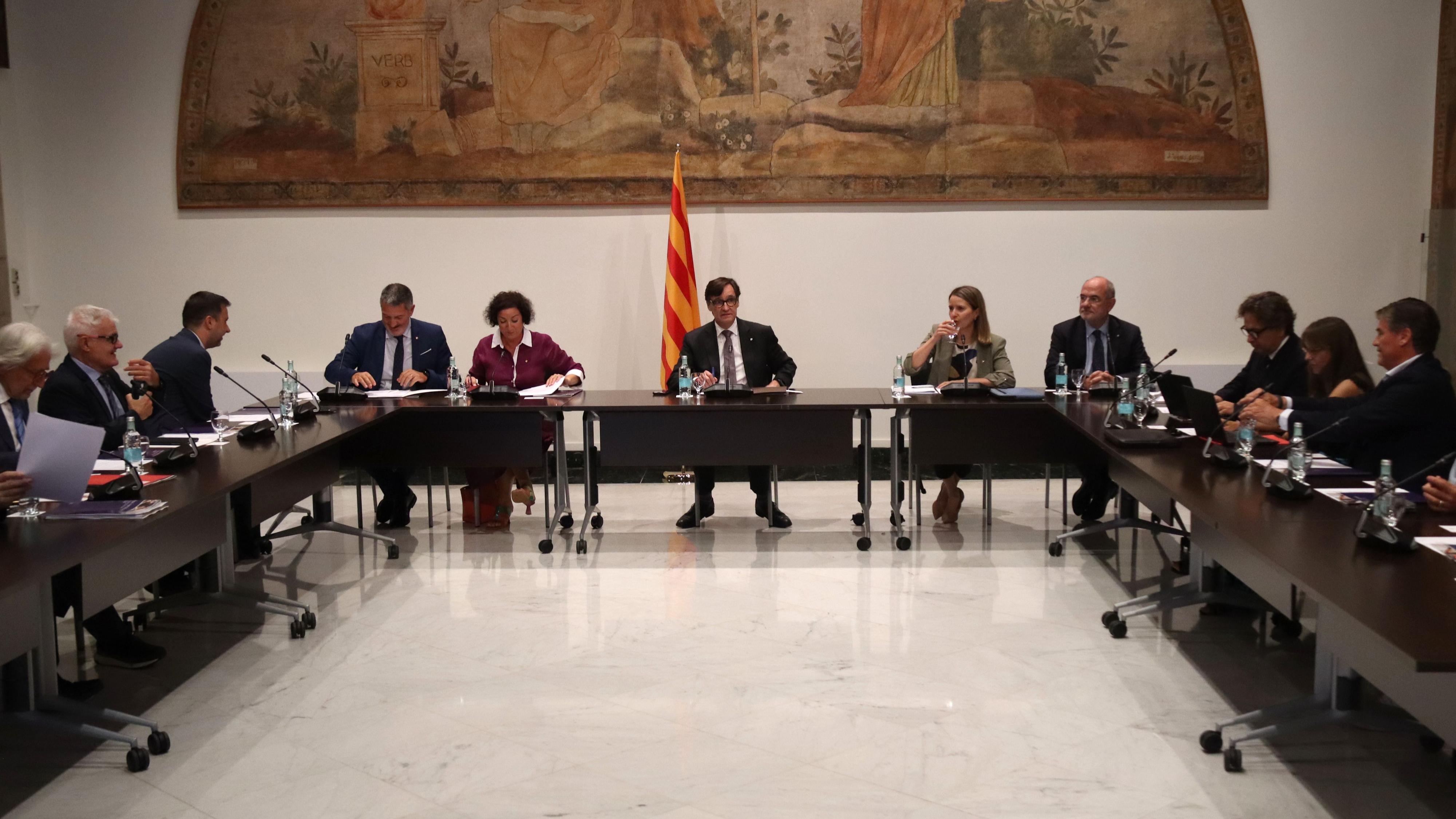 Catalunya reclama un finançament amb suport sindical i empresarial
