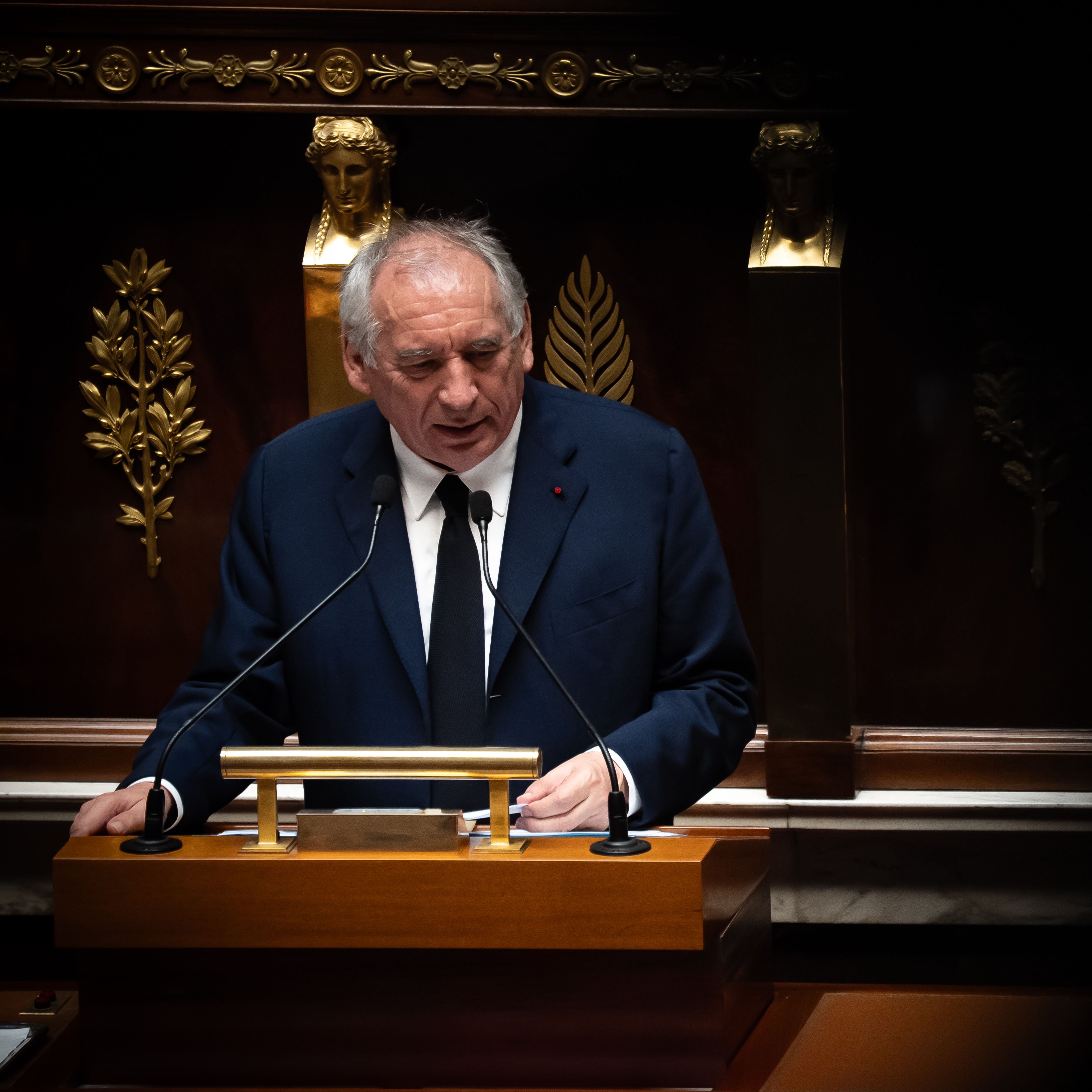 Cinco continentes - Macron pierde a su cuarto primer ministro