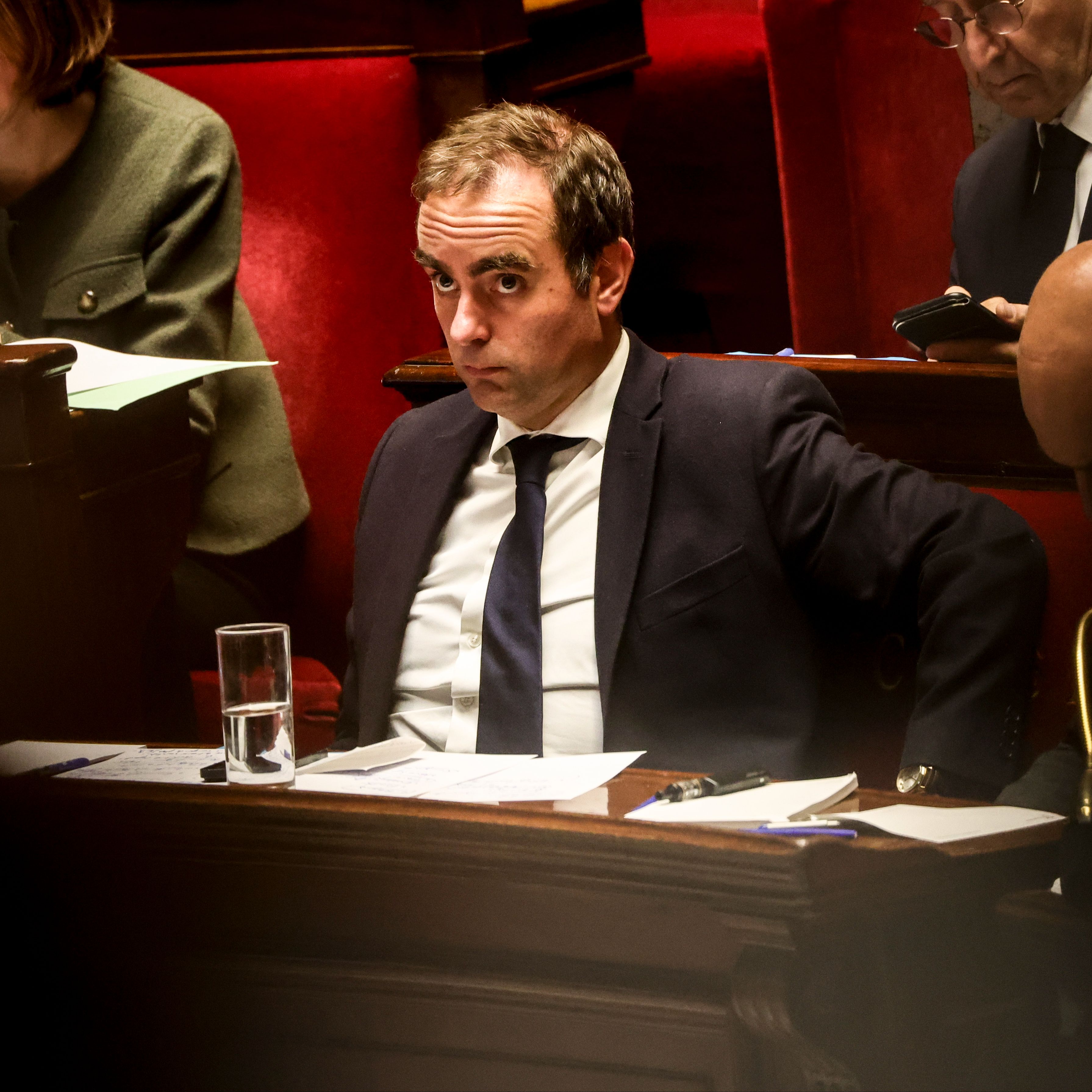 Cinco continentes - La misión de Lecornu para salvar su gobierno