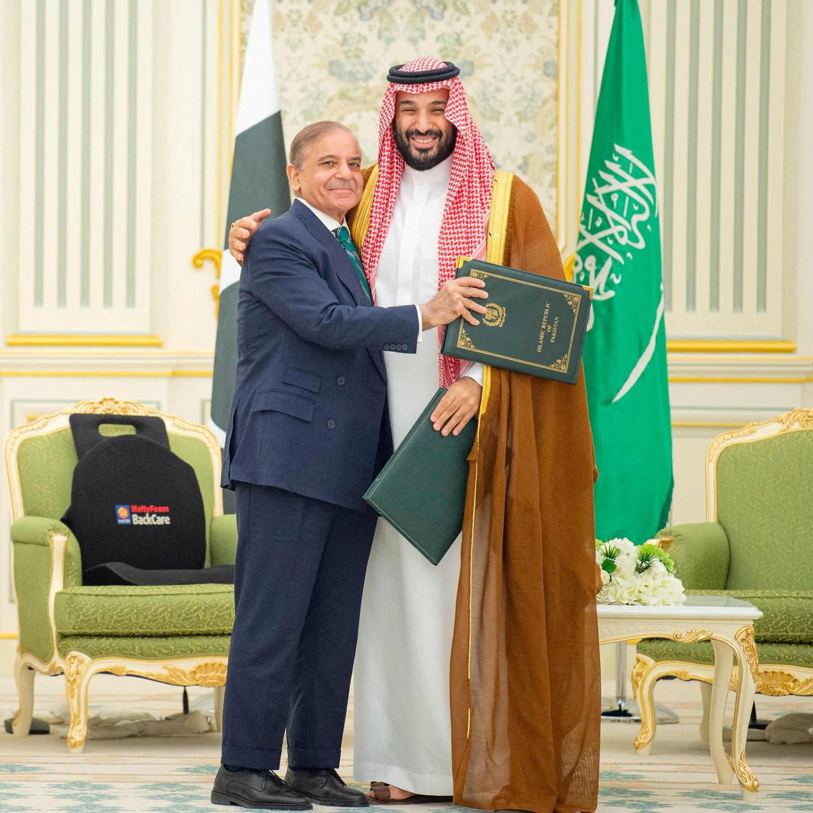 Cinco Continentes - Pakistán y Arabia Saudí firman un acuerdo de defensa