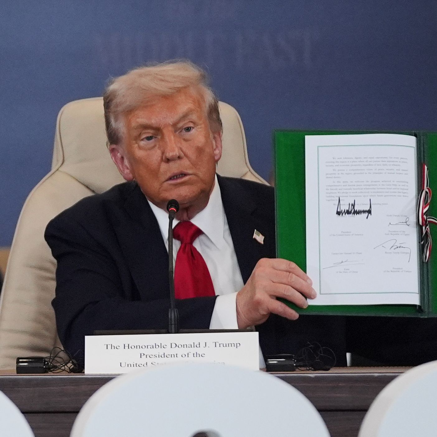 Cinco Continentes - Trump rubrica con otros líderes el acuerdo de Gaza