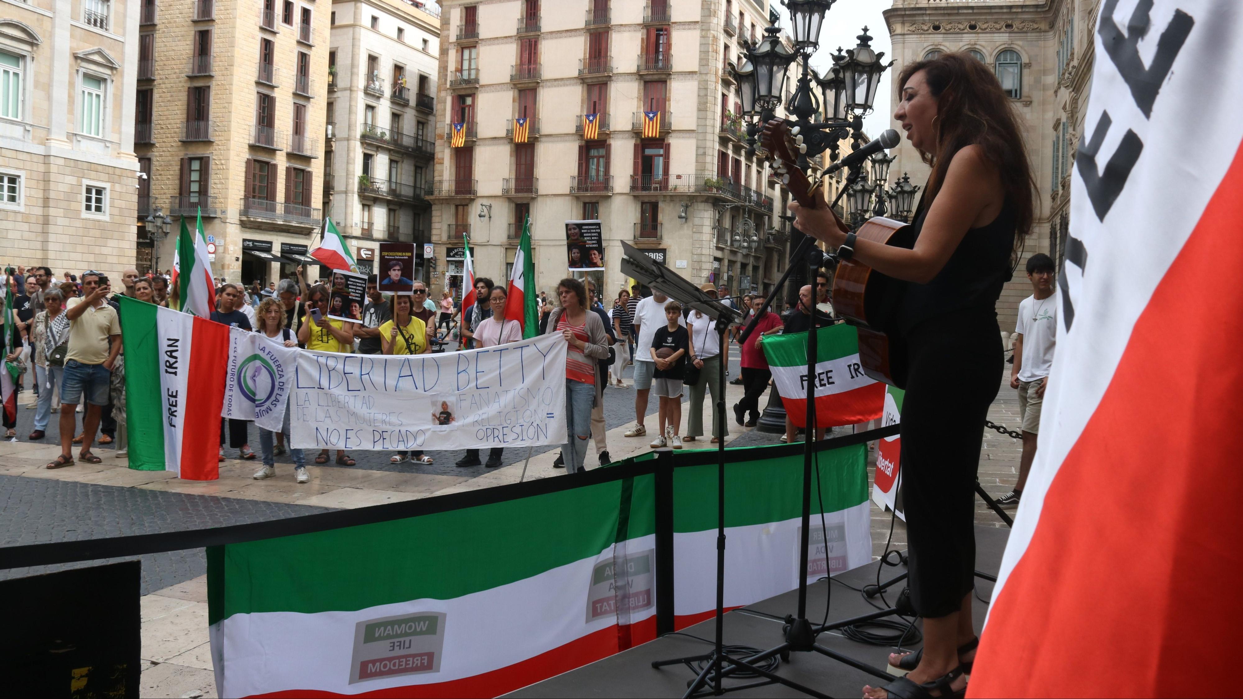 Concentració solidària amb les dones iranianes