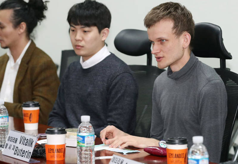 El creador de la plataforma de blockchain Ethereum, Vitalik Buterin, en un foro en Corea del Sur
