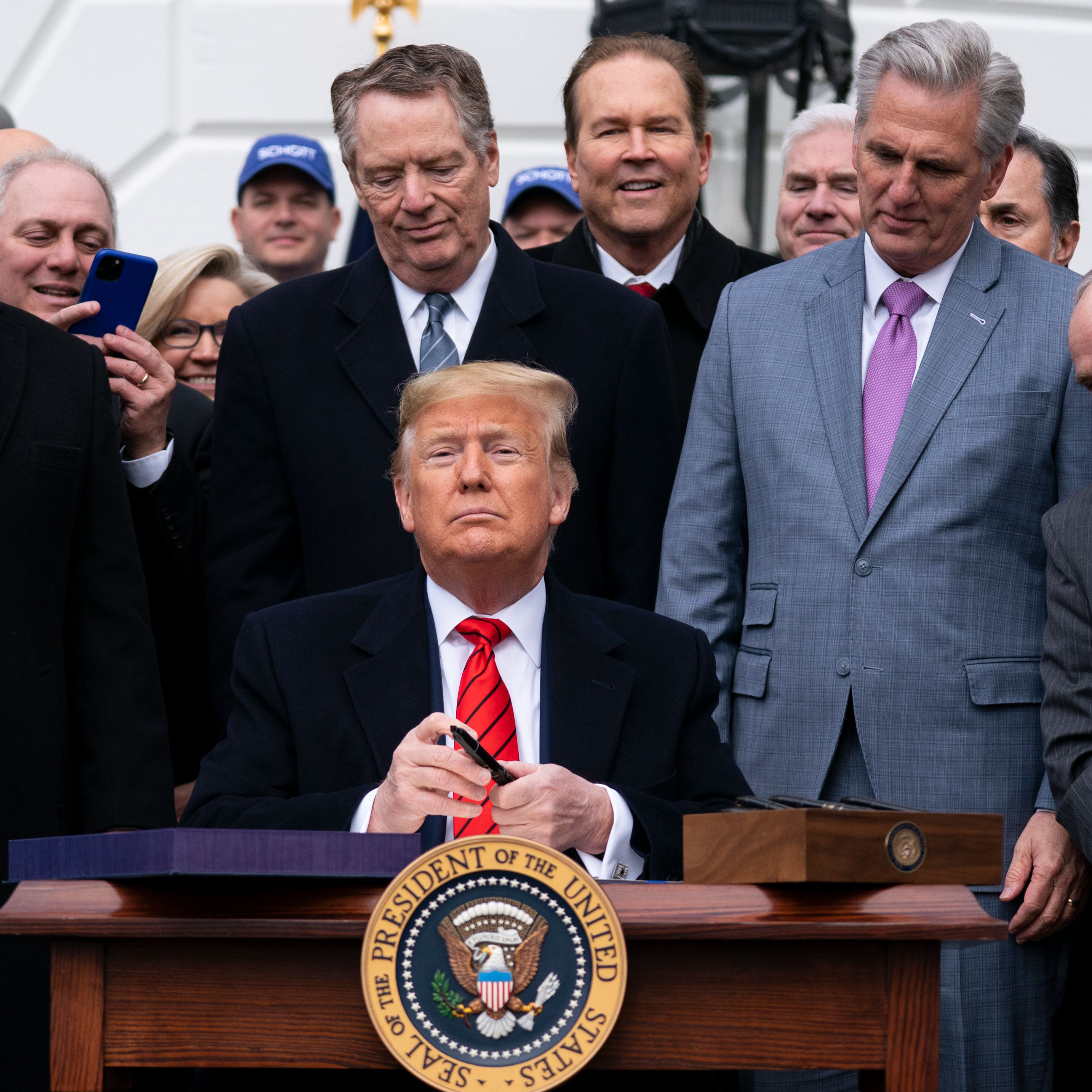 Crónica internacional – Donald Trump sigue perfilando su futuro gabinete y preparando la transición