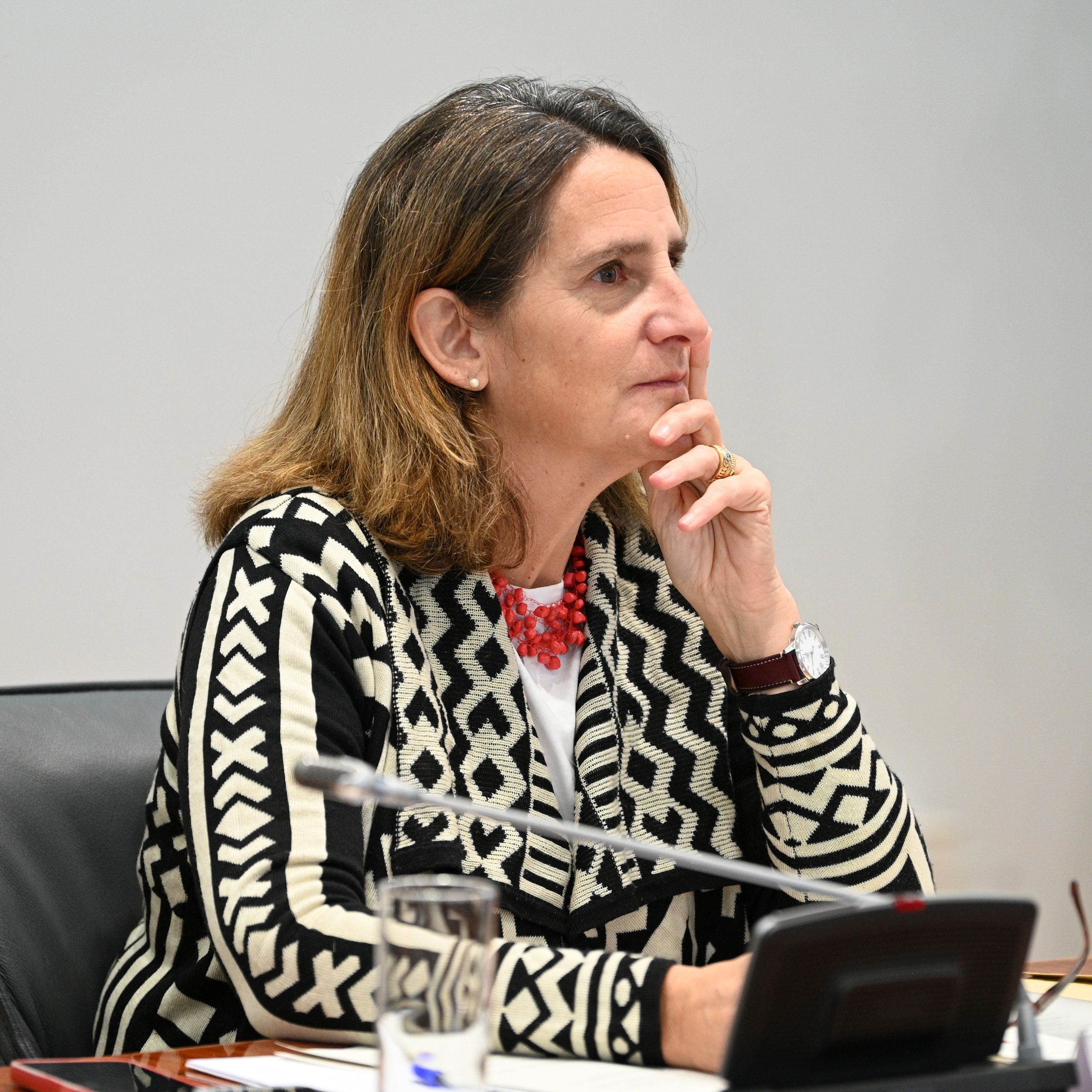 Crónica internacional – El Parlamento Europeo examina en audiencia a Teresa Ribera