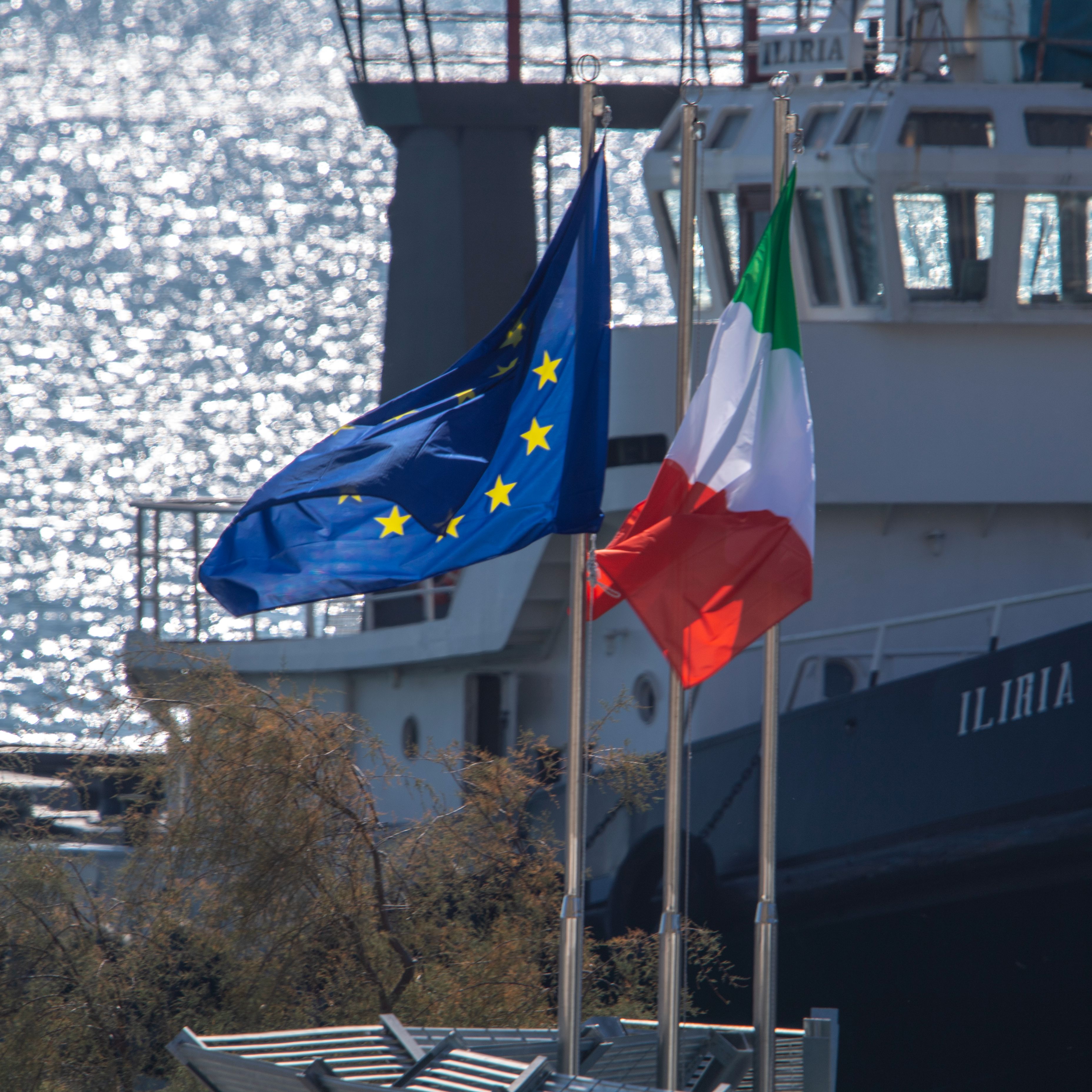 Crónica internacional –  El Partido Popular Europeo vira a su derecha en temas como la migración