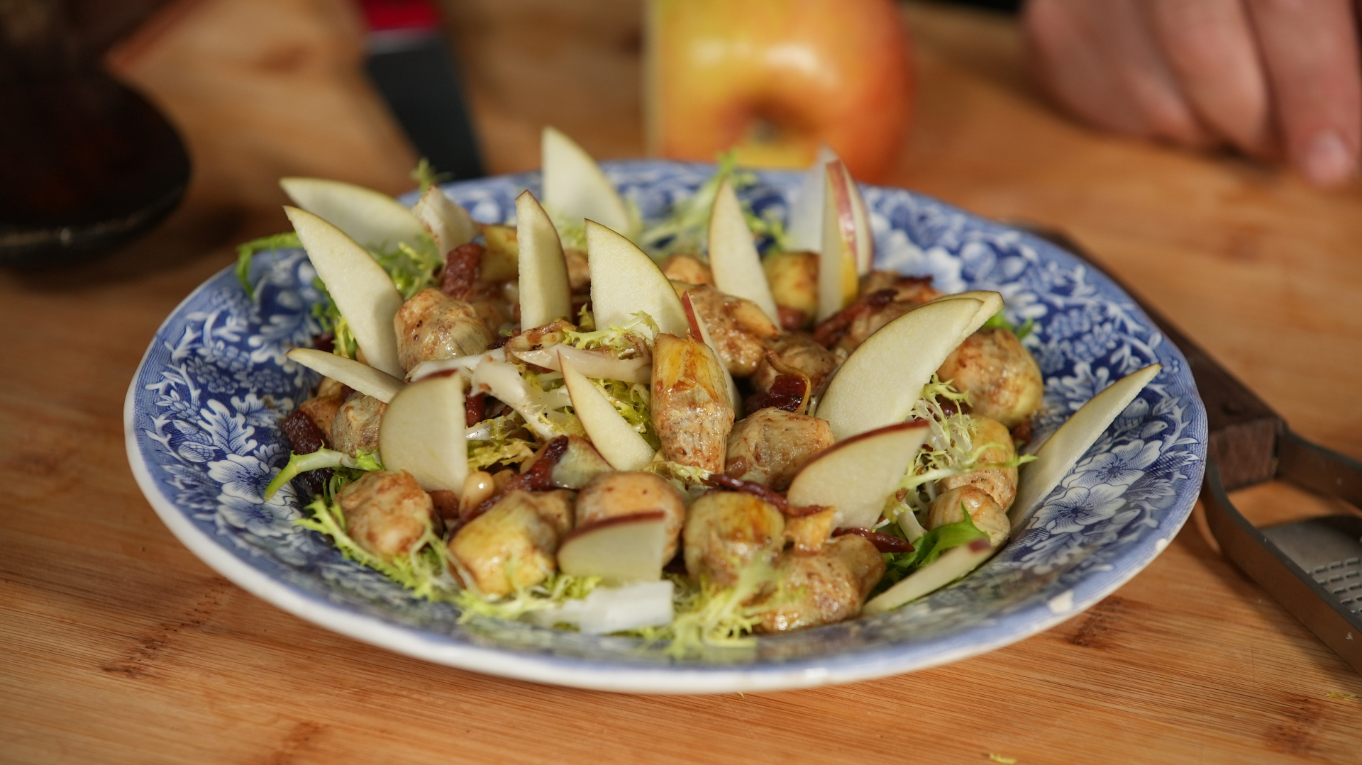 Receta de ensalada tibia de escarola y alcachofas