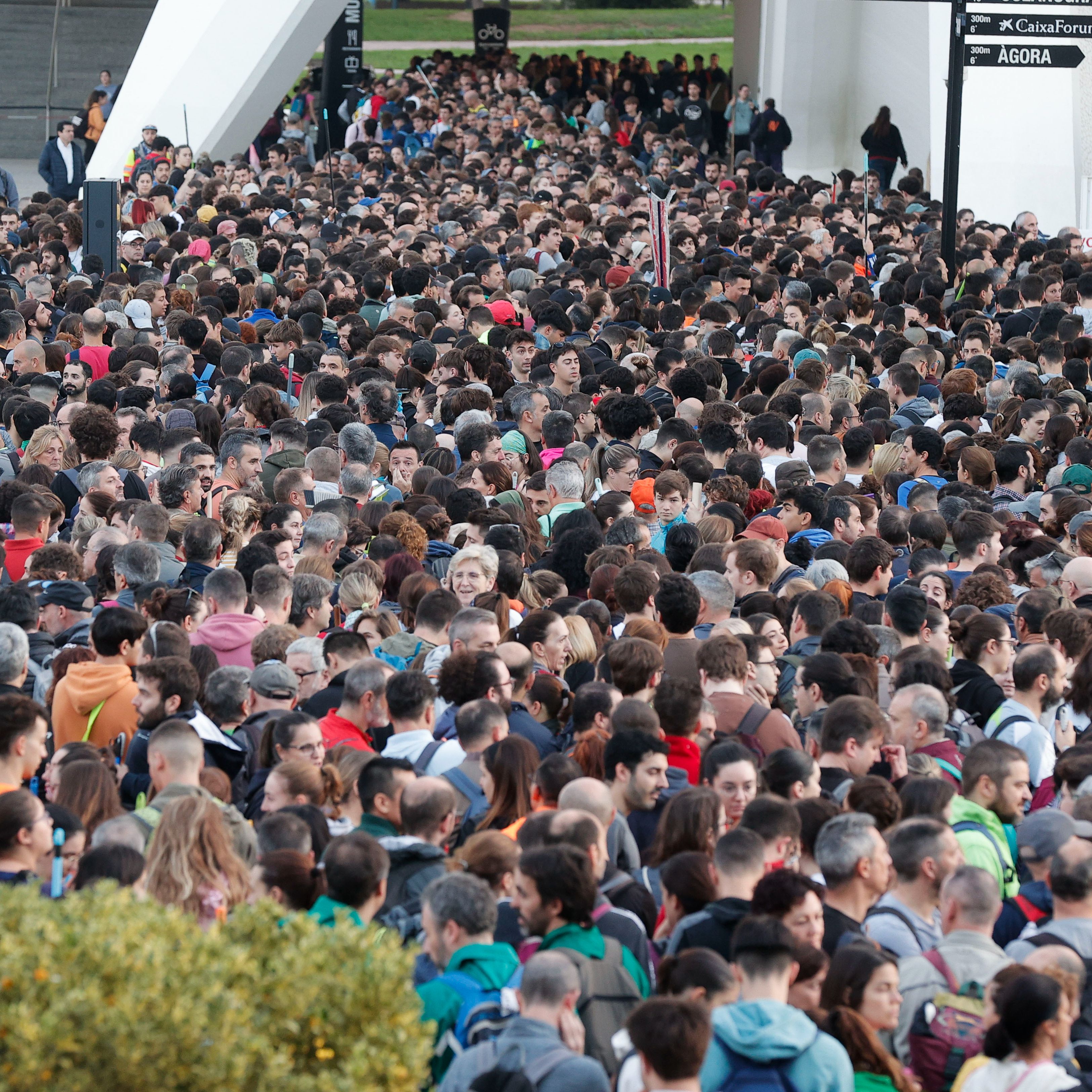 España a las 8 fin de semana – Miles de voluntarios, listos para ayudar a las personas afectadas por la DANA