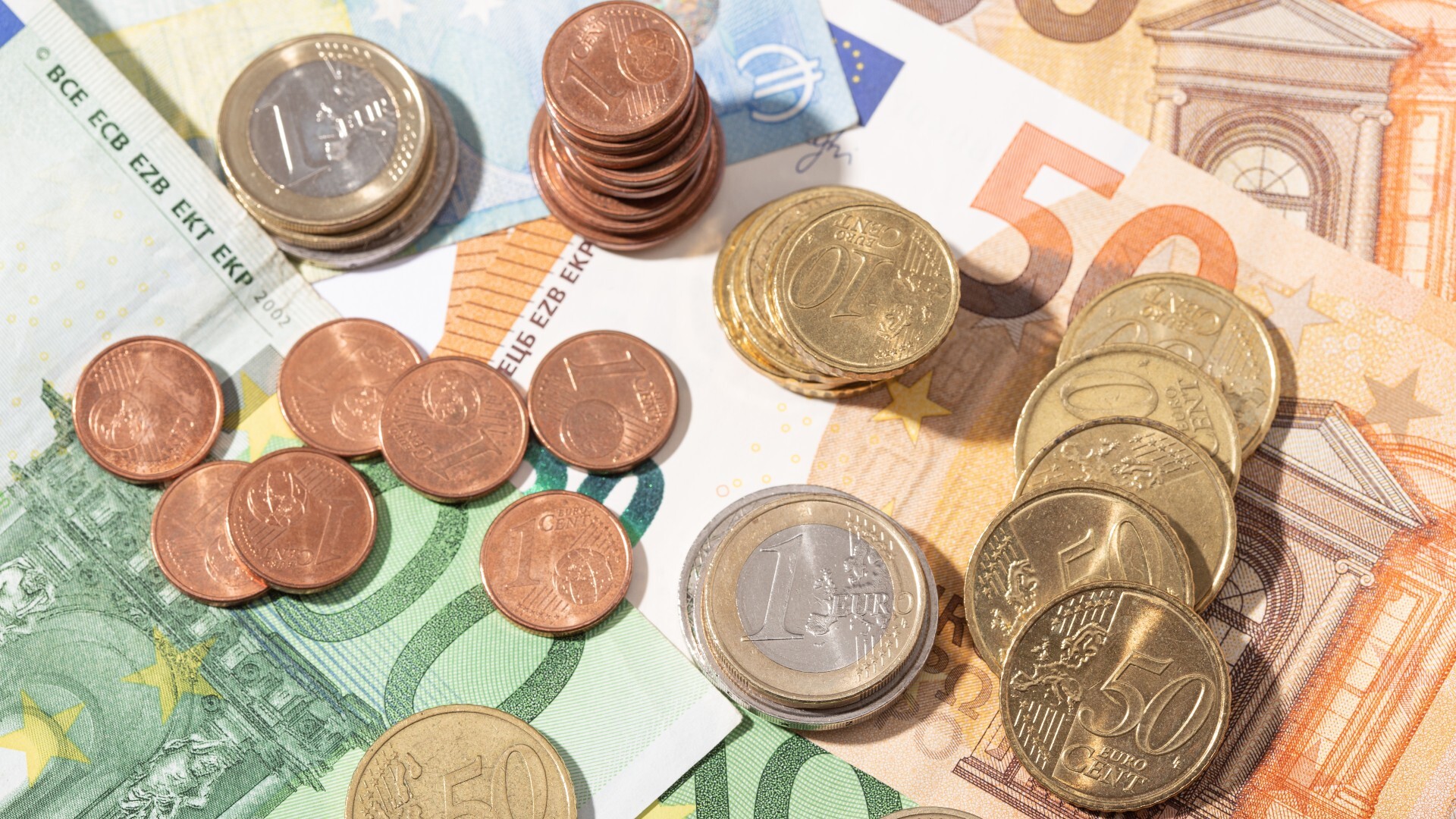 Escrutinio Aptitud Pero El euro roza la paridad con el dólar
