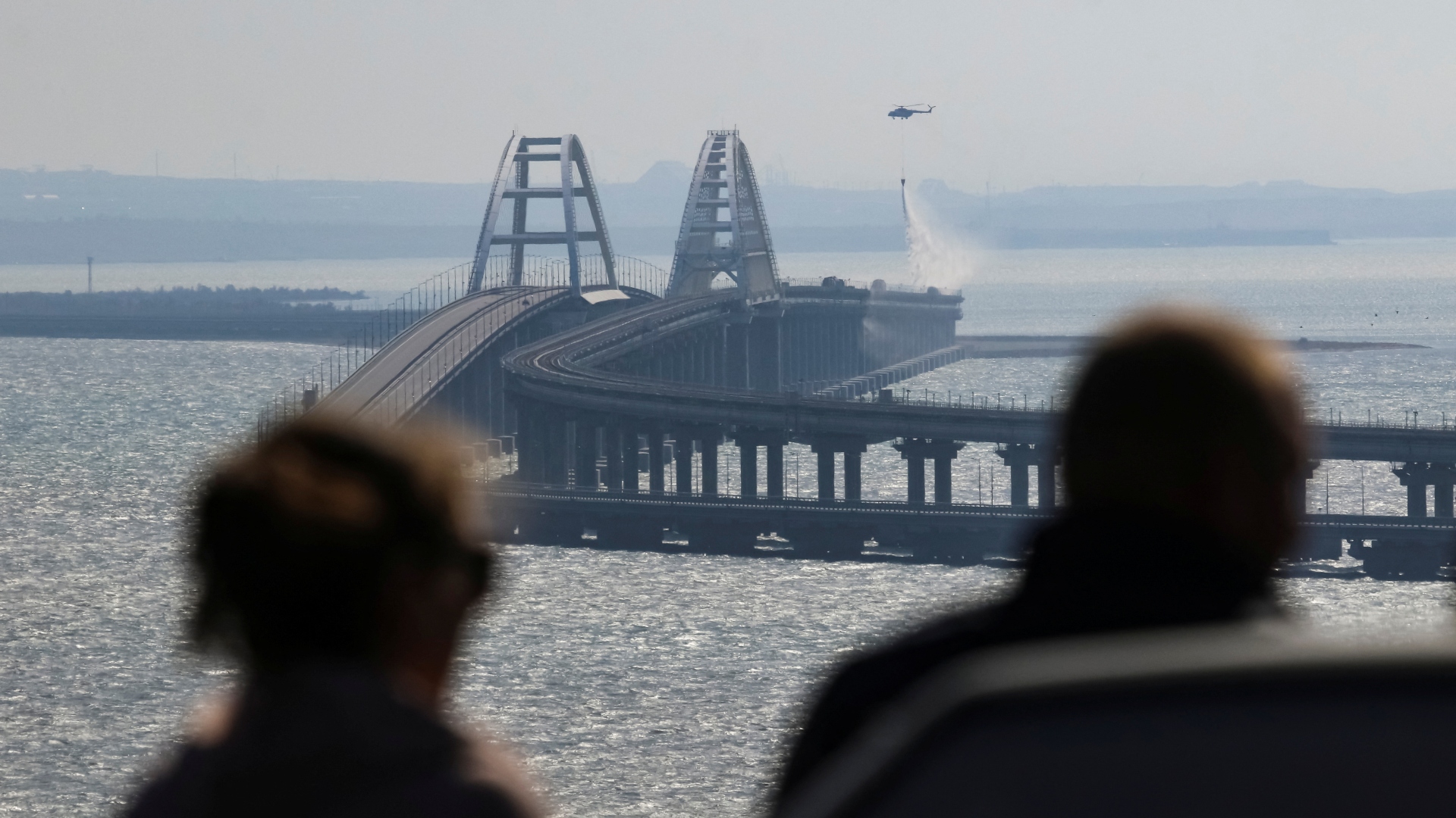 Guerra De Ucrania Una Gran Explosión Daña El Puente Estratégico Que