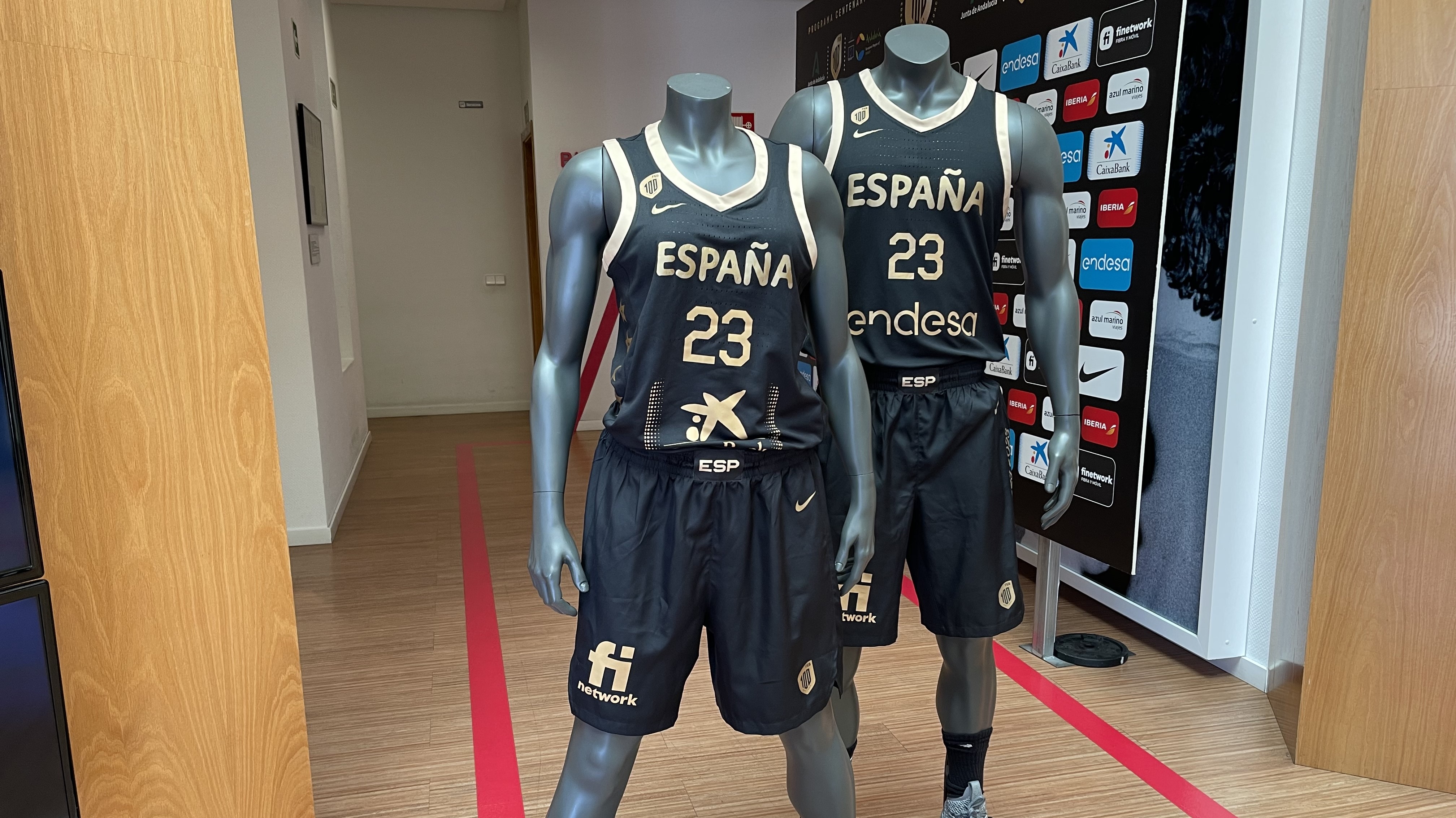 La selección española de baloncesto presenta la camiseta especial del  centenario, Deportes