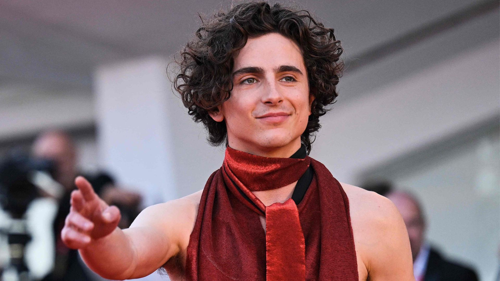 Timothée Chalamet infrange le regole con questo look