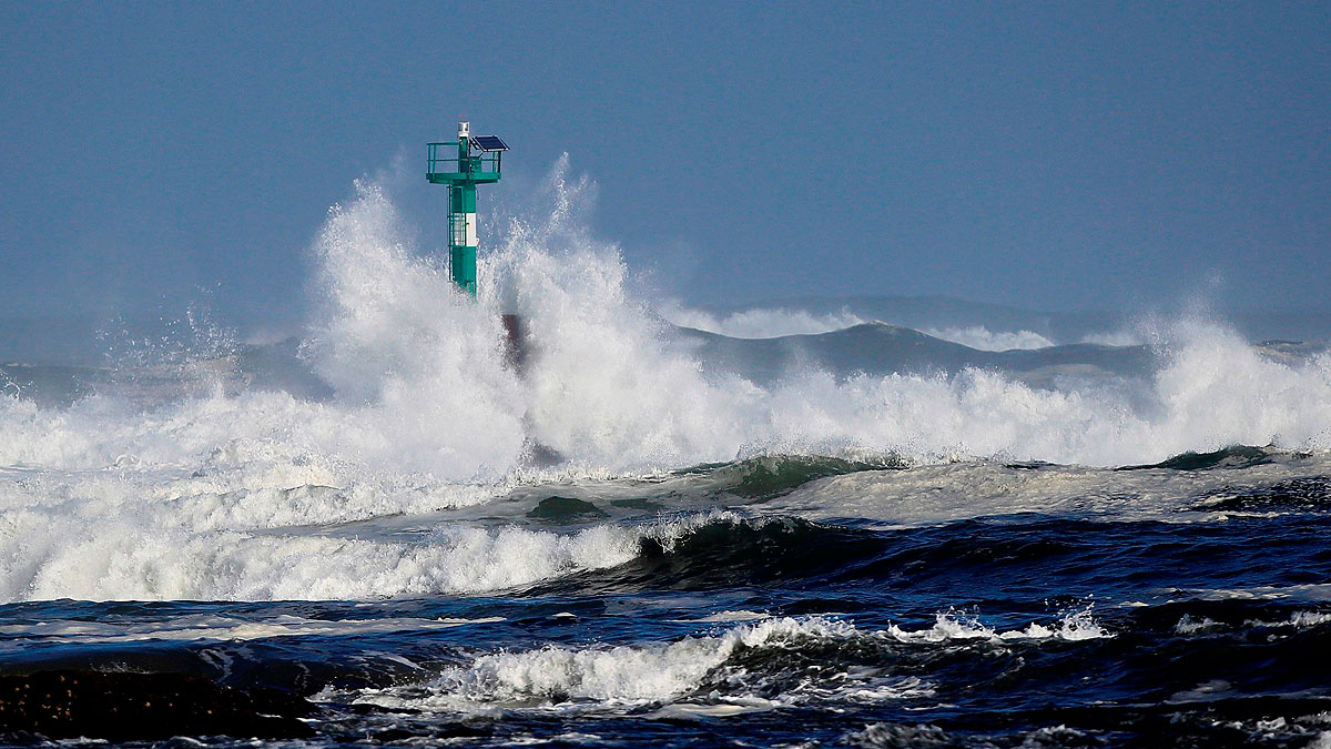 Fuertes Vientos Azotan La Playosa Fotos Y Videos Del Temporal