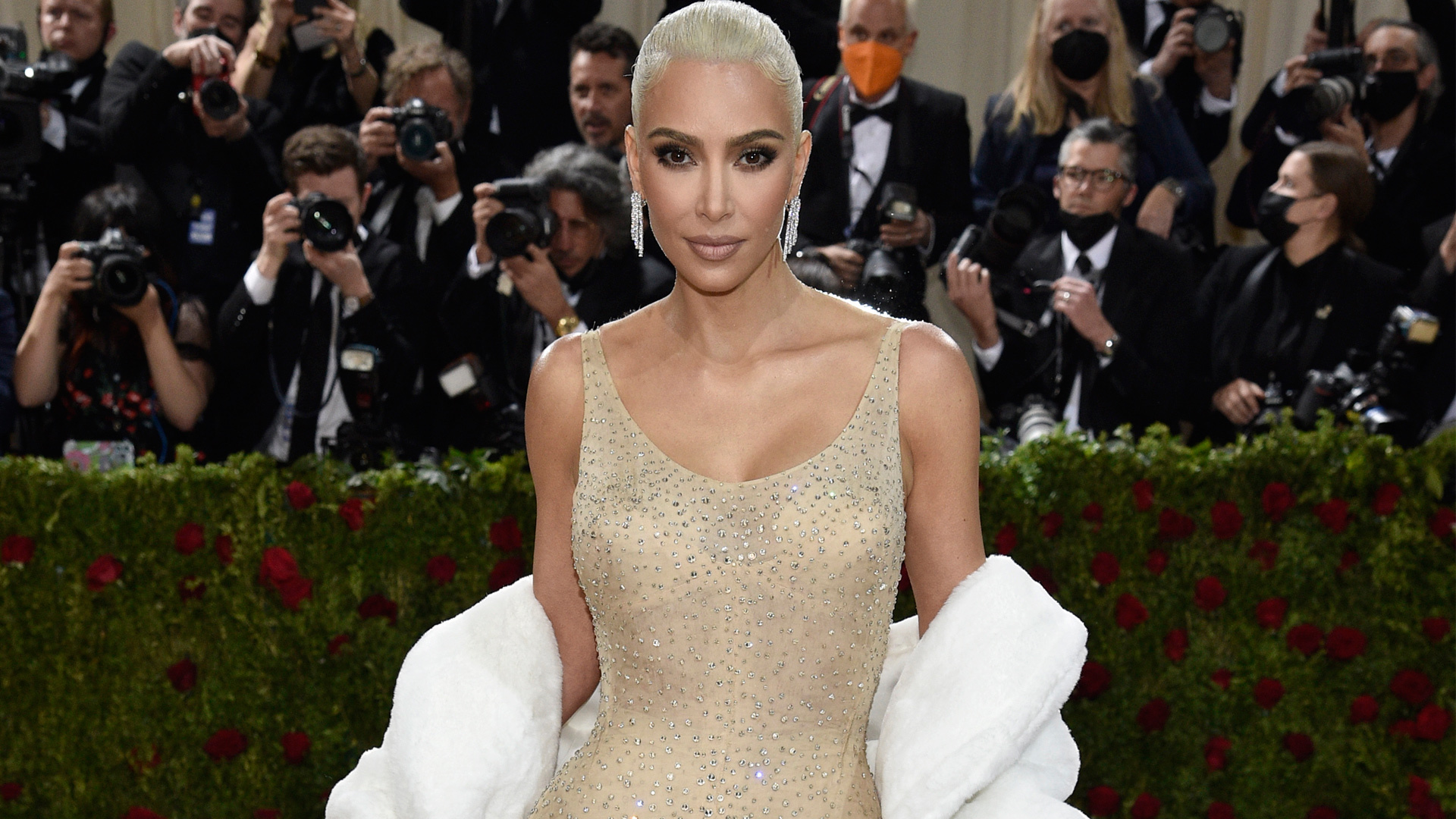 élite Aplicable Maligno Kim Kardashian luce el vestido más polémico de Marilyn Monroe