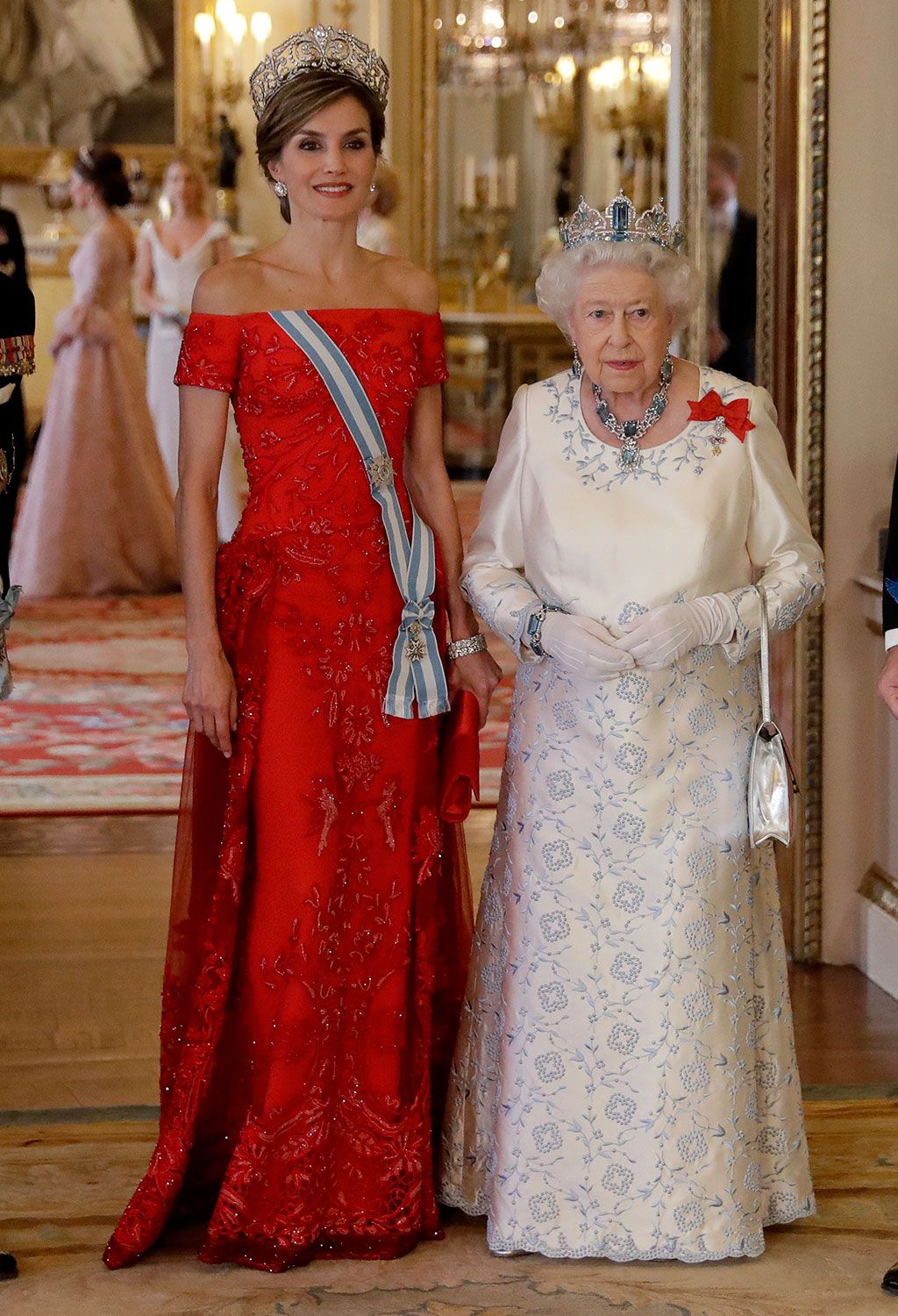 La reina Letizia y sus vestidos rojos