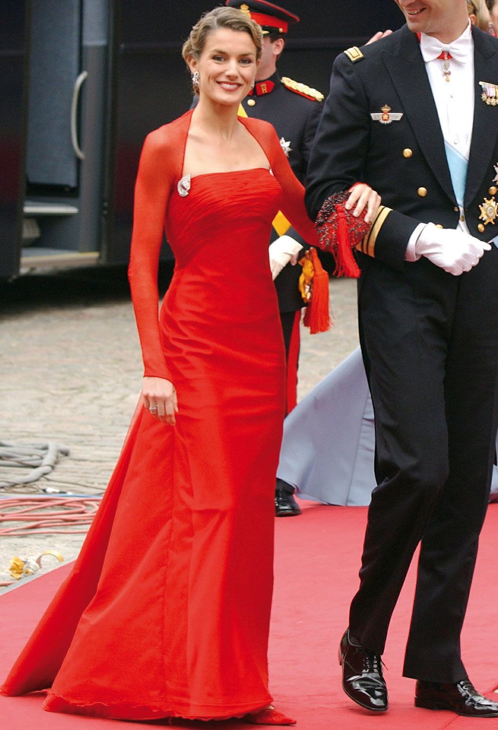 La reina sus 10 vestidos rojos