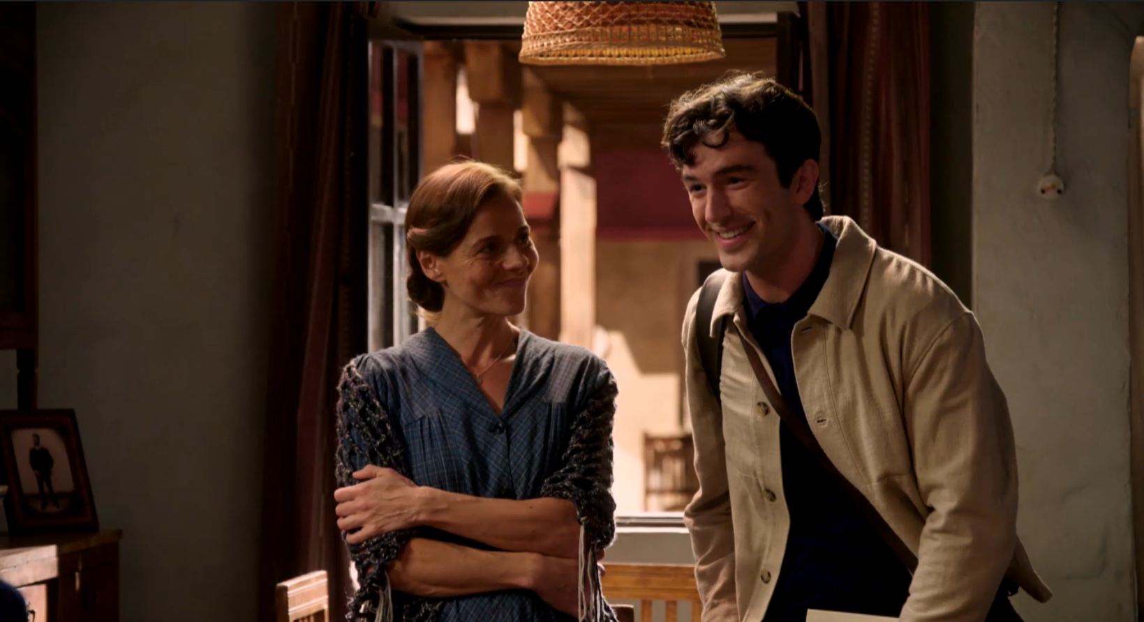 Manuel llega a la corrala para quedarse a vivir en casa de los Garcés