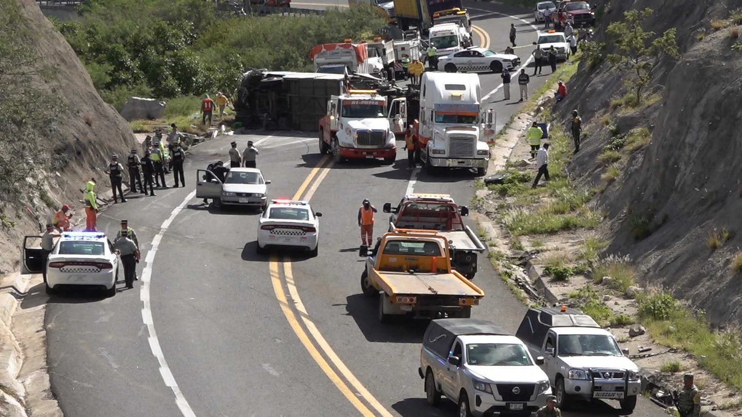 Al menos 16 muertos en un accidente entre un autobús y un camión en México