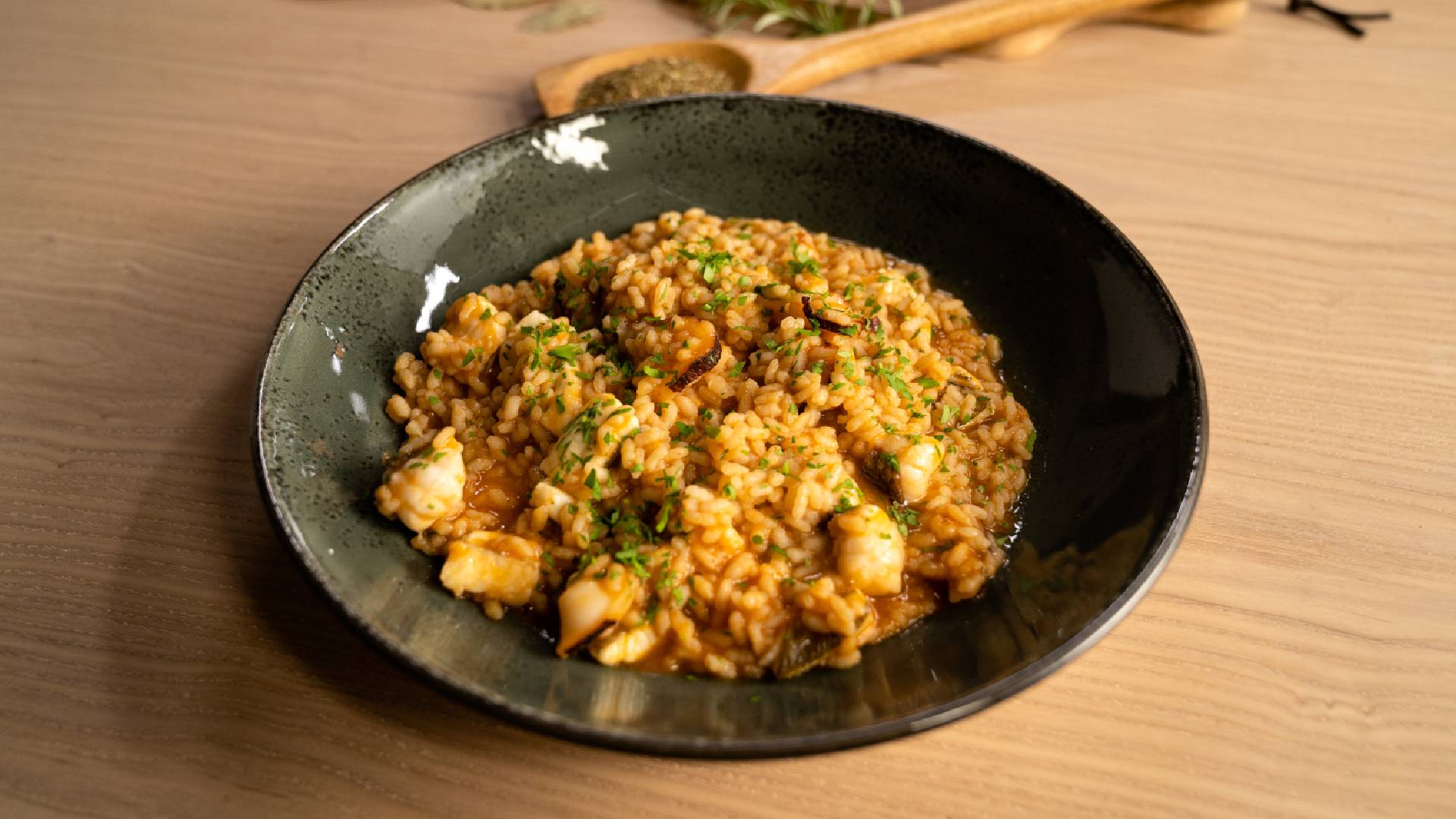Receta de arroz meloso con pescado de roca y pulpo seco