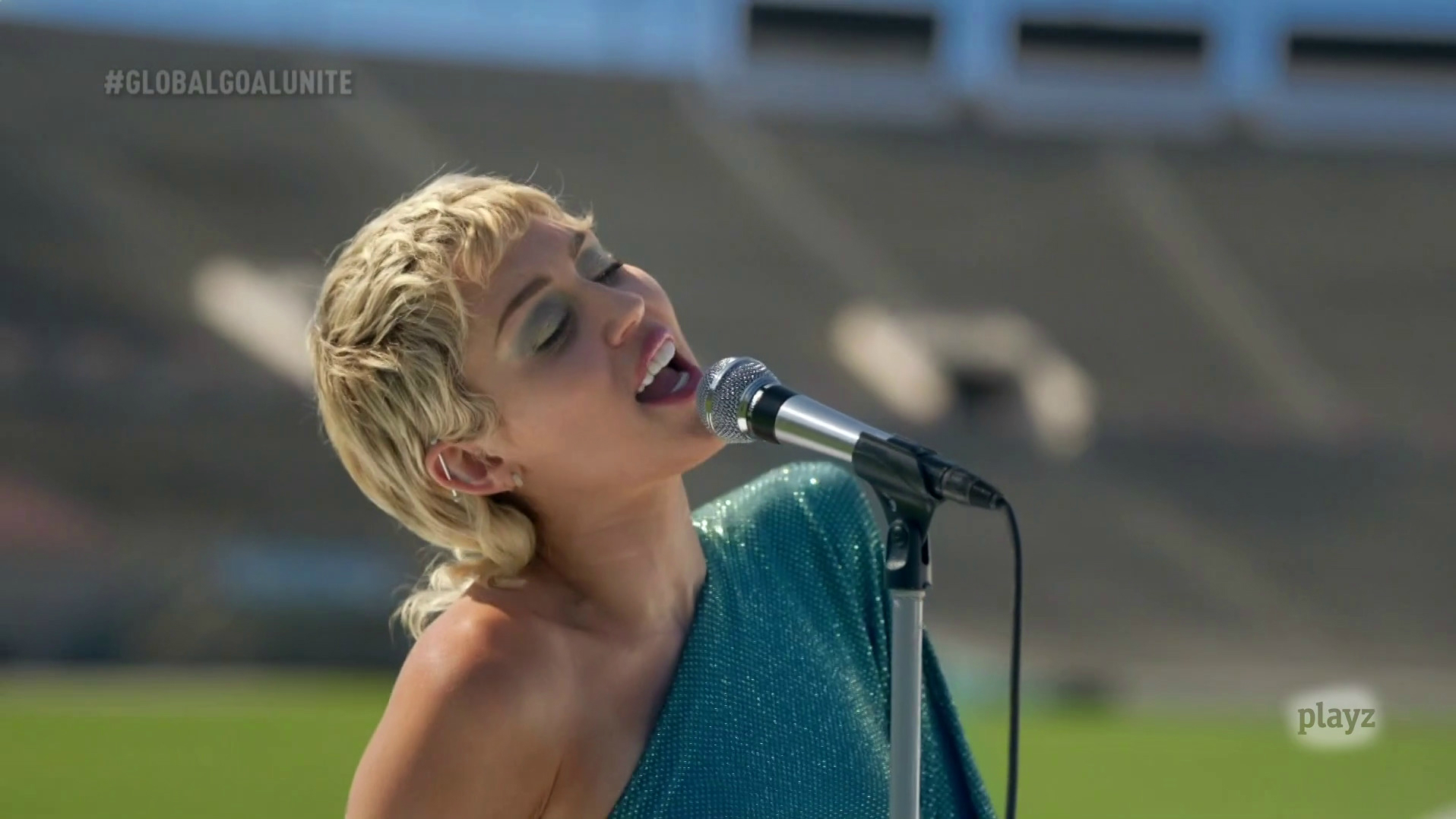 Global Goal la actuación de Miley Cyrus cantando 'Help' RTVE