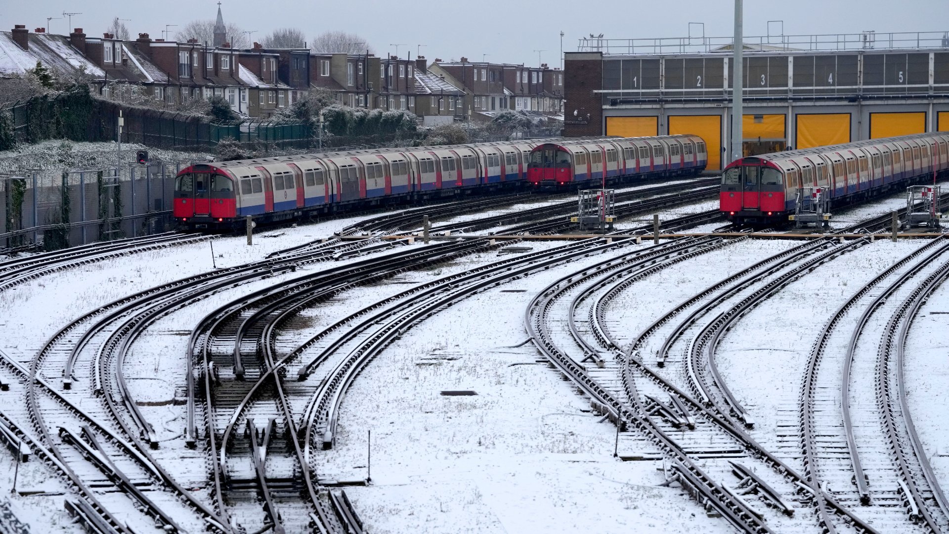 Snowfall in England affects flights, roads and trains