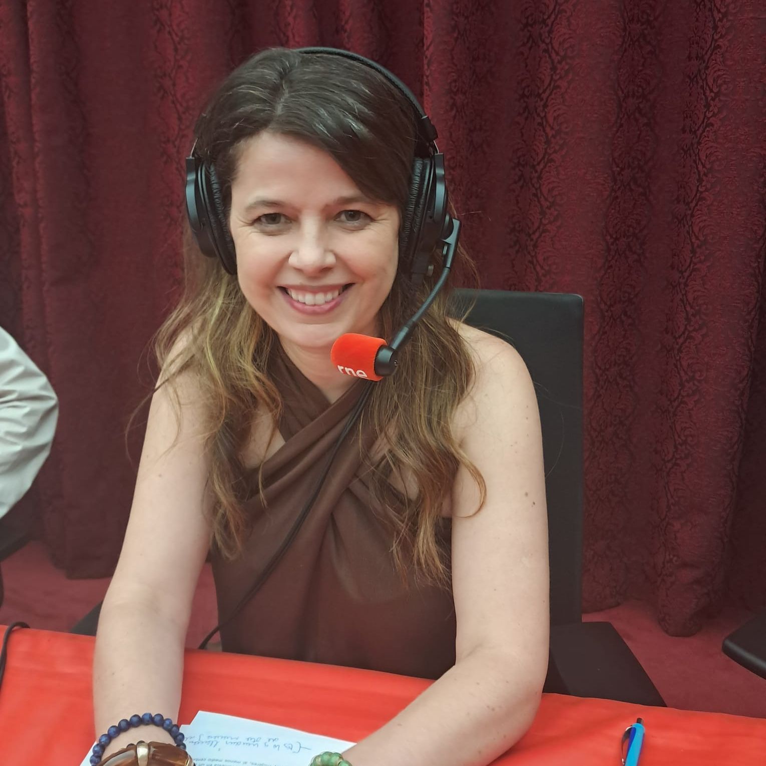 No es un día cualquiera - Dialenguando - Lola Pons