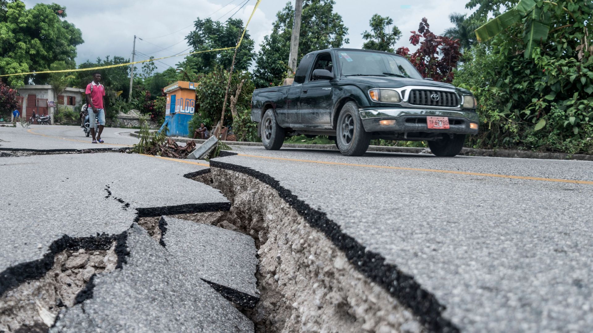 Las Fuertes Lluvias Dificultan La Llegada De Ayuda Por El Terremoto En