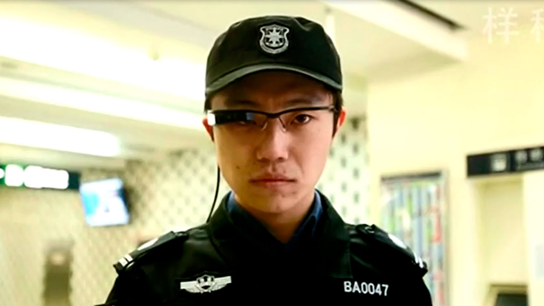 Se puede ser Policía Nacional con gafas?