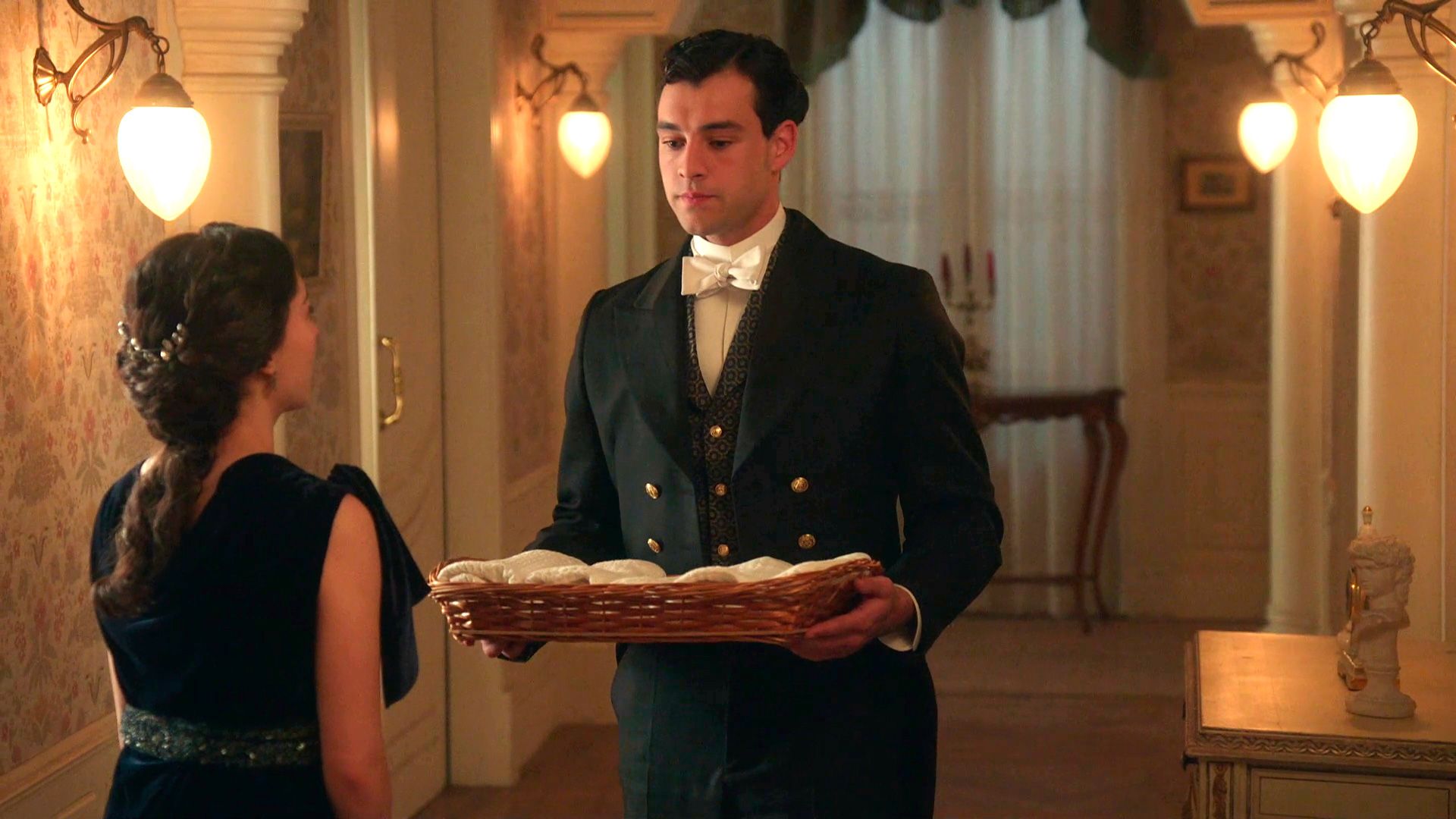 La Promesa - Curro rompe toda relación con Ángela