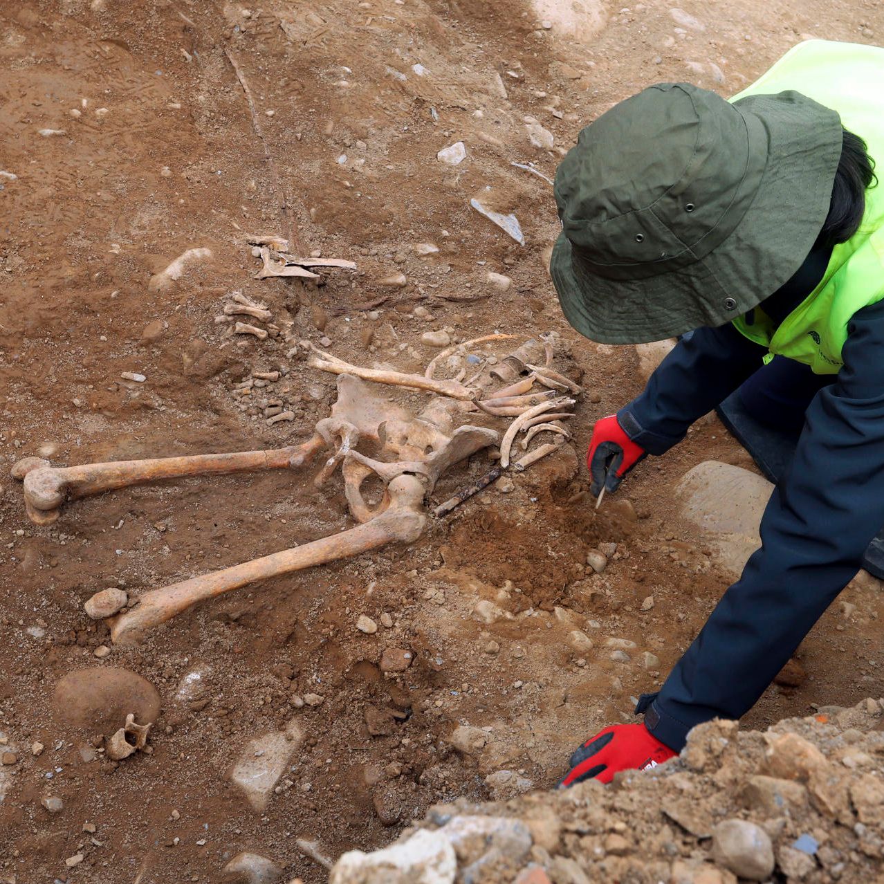 Reportajes Emisoras – Ponferrada – Concluidas las exhumaciones del cementerio del Carmen – 07/11/24