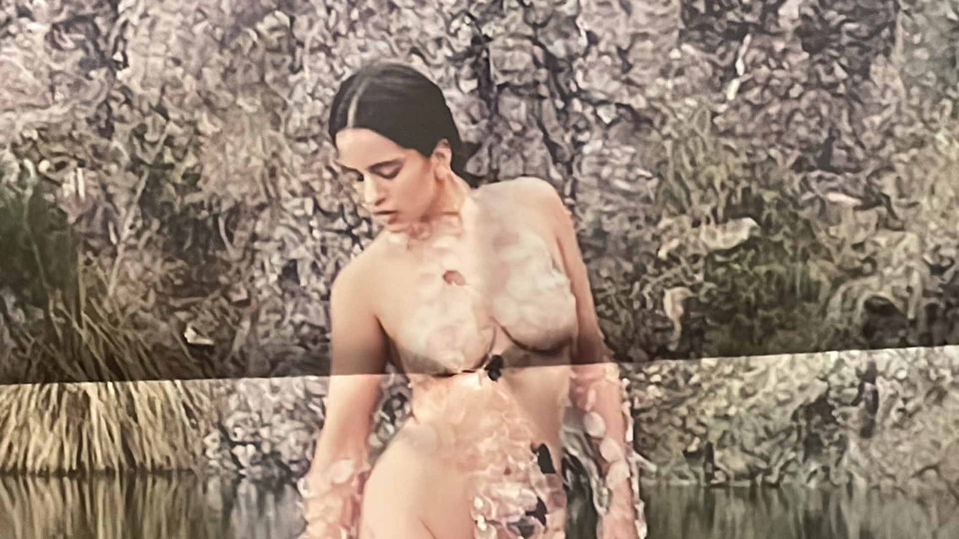 Rosalía se desnuda para sus fans y les envía esta foto foto foto