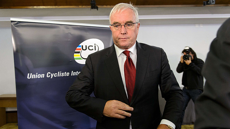 La Unión Ciclista Internacional (UCI) decidió hoy sancionar de por vida al ciclista estadounidense Lance Armstrong y desposeerle de sus siete Tours de Francia, dando así por bueno el informe de la Agencia Antidopaje de Estados Unidos (USADA), que le