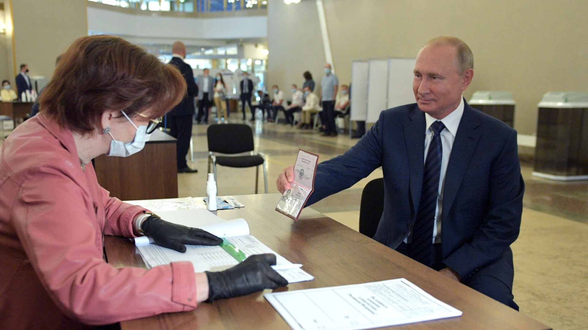 Millones de rusos votan hoy la reforma constitucional propuesta ...