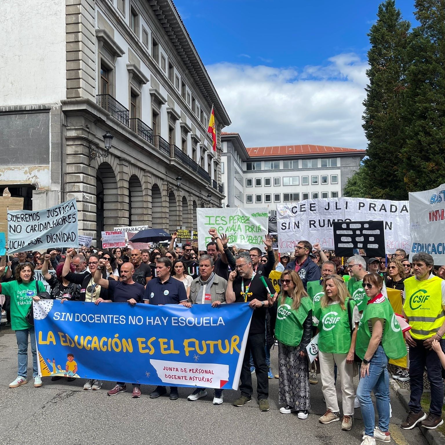 Los sindicatos docentes asturianos rompen las negociaciones con el Principado y mantienen la huelga