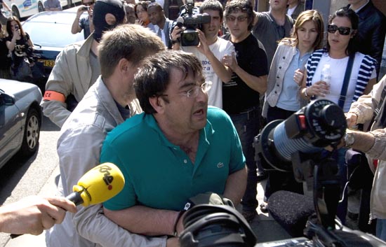 Los terroristas asisten al registro