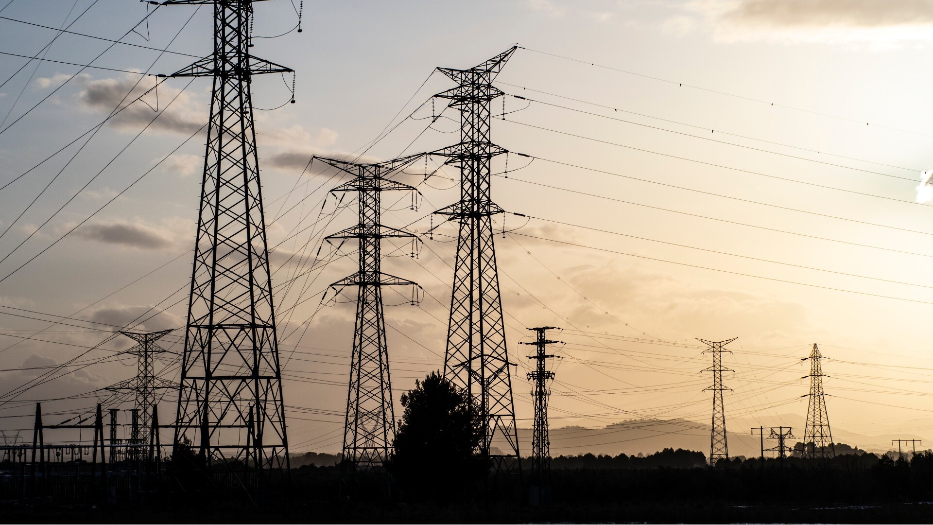 Precio de la luz este lunes 136,74 euros/MWh