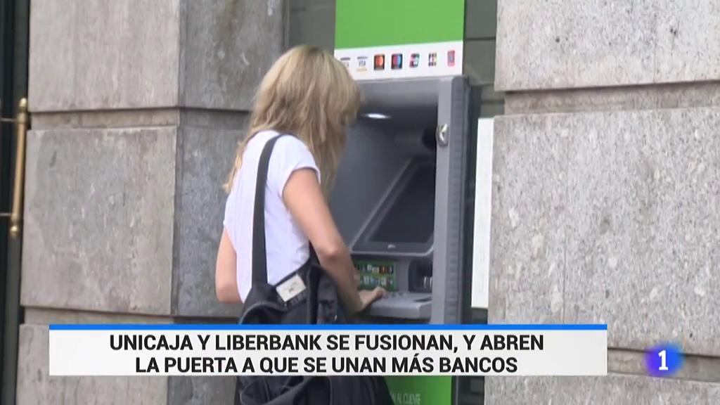 Unicaja y Liberbank se fusionan y abren la puerta a que se unan más bancos