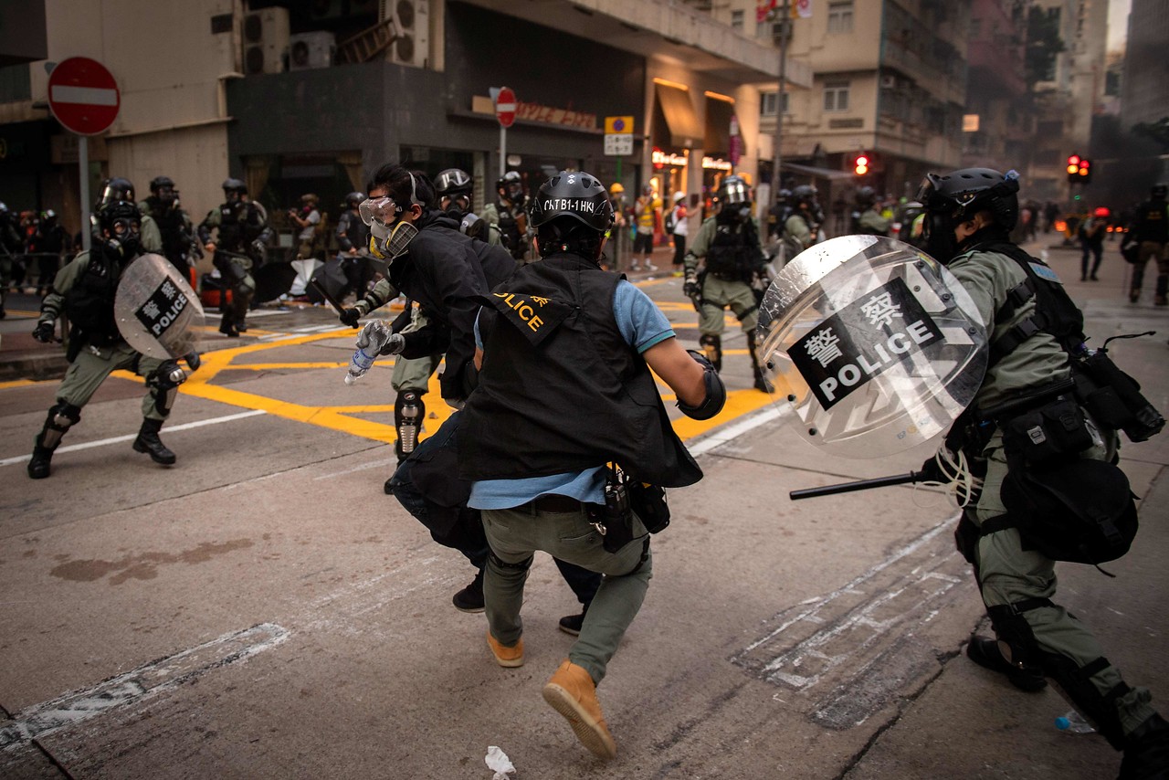 https://img2.rtve.es/imagenes/violencia-calles-hong-kong/1569962086064.jpg