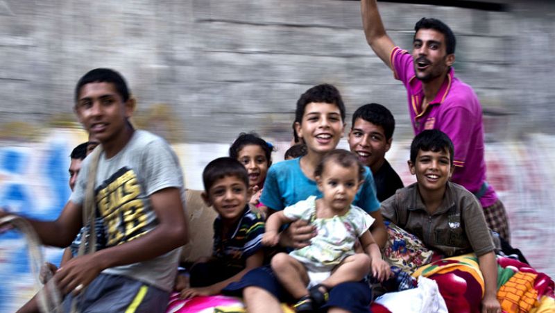 Los gazatíes celebran el alto al fuego pero no olvidan a sus muertos, heridos y desplazados