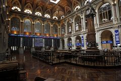 El bono a diez años marca un nuevo mínimo en el 2,15% mientras que el IBEX 35 sube 0,10%